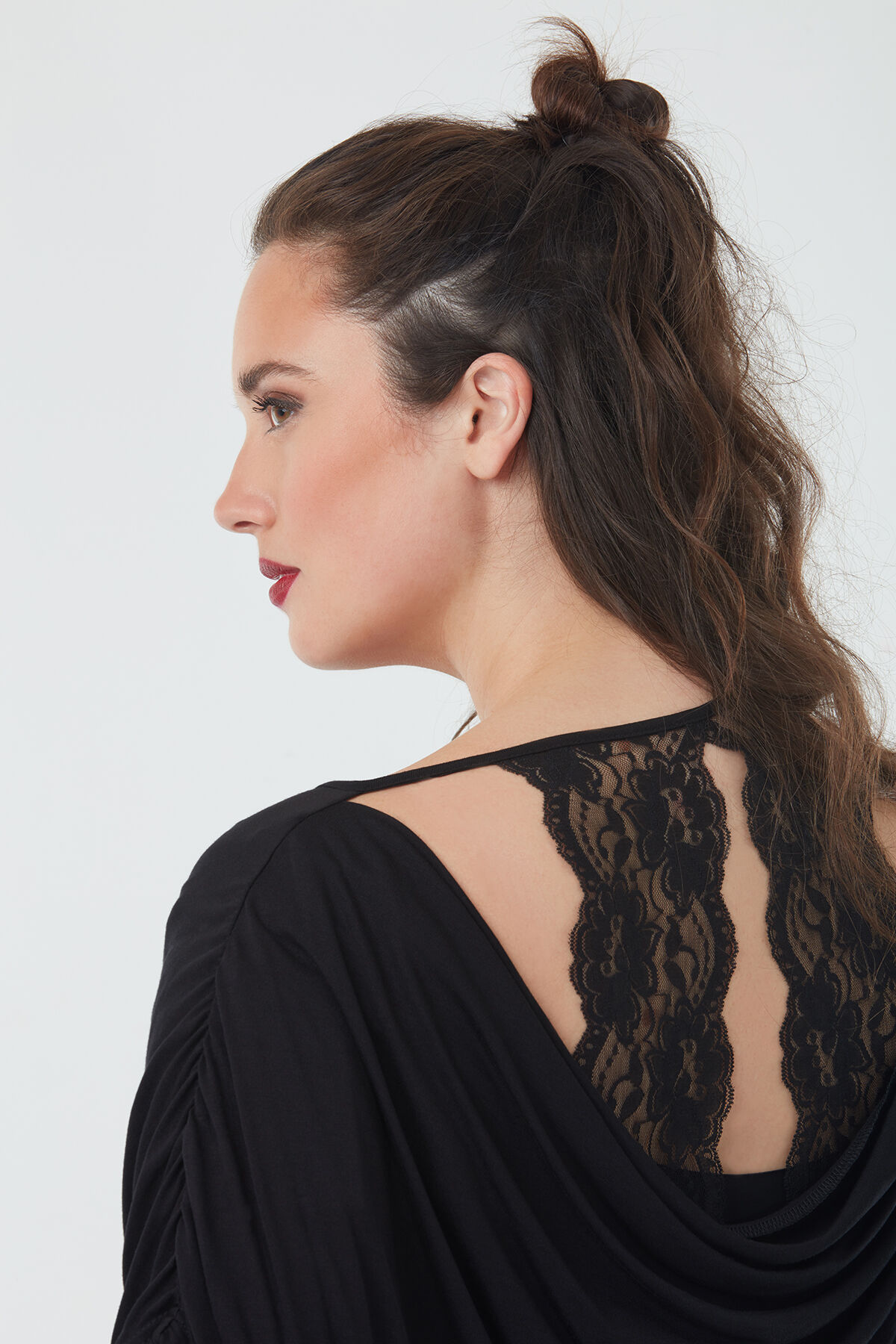 Top avec d&eacute;tail en dentelle image number 3