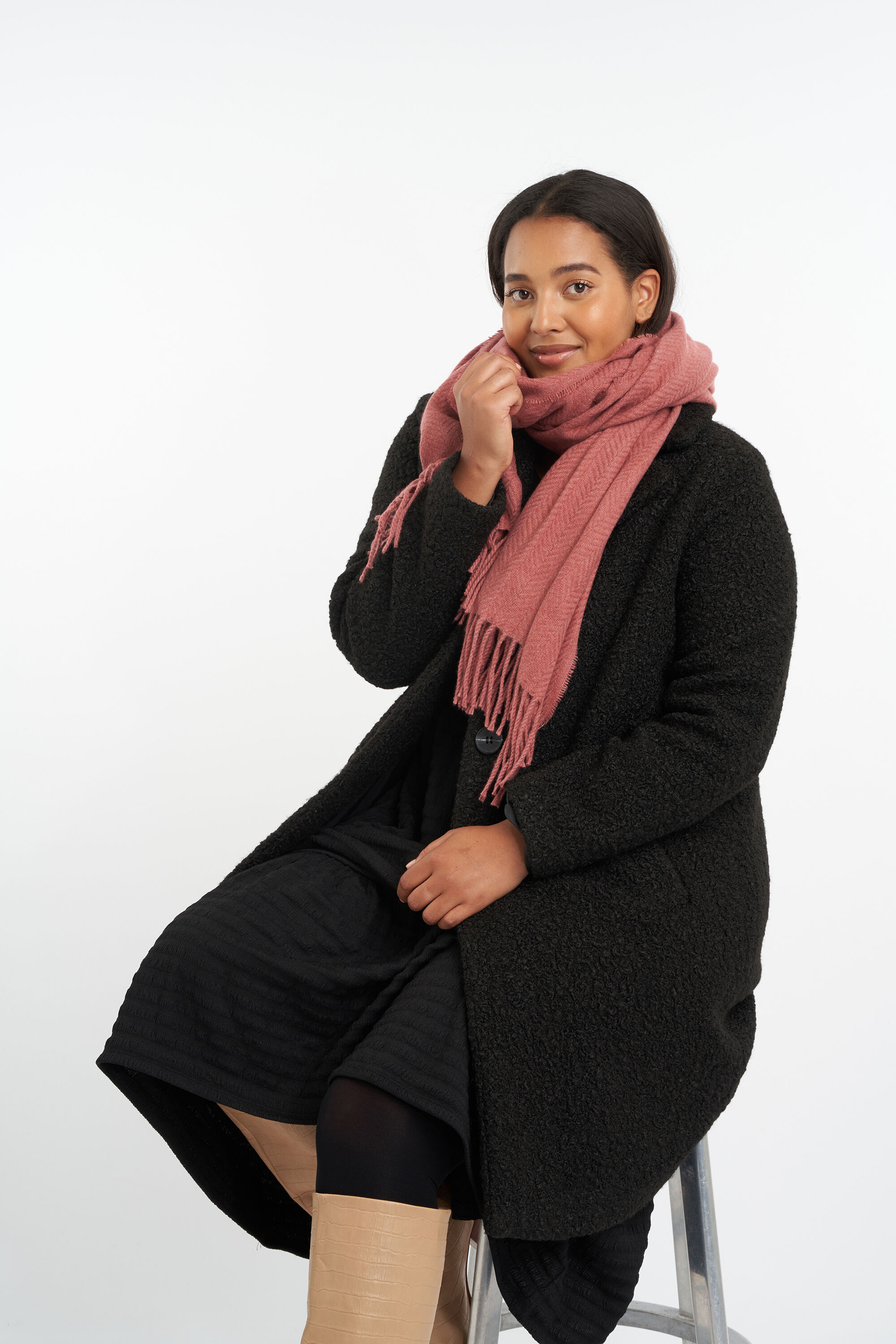 Foulard confectionn&eacute; en tissu chevron image number 2