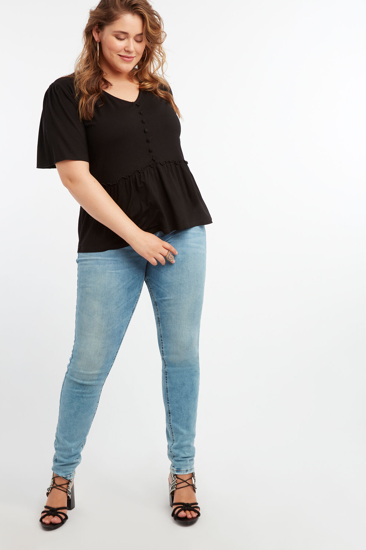 Top en viscose avec boutons d&eacute;coratifs image number 4