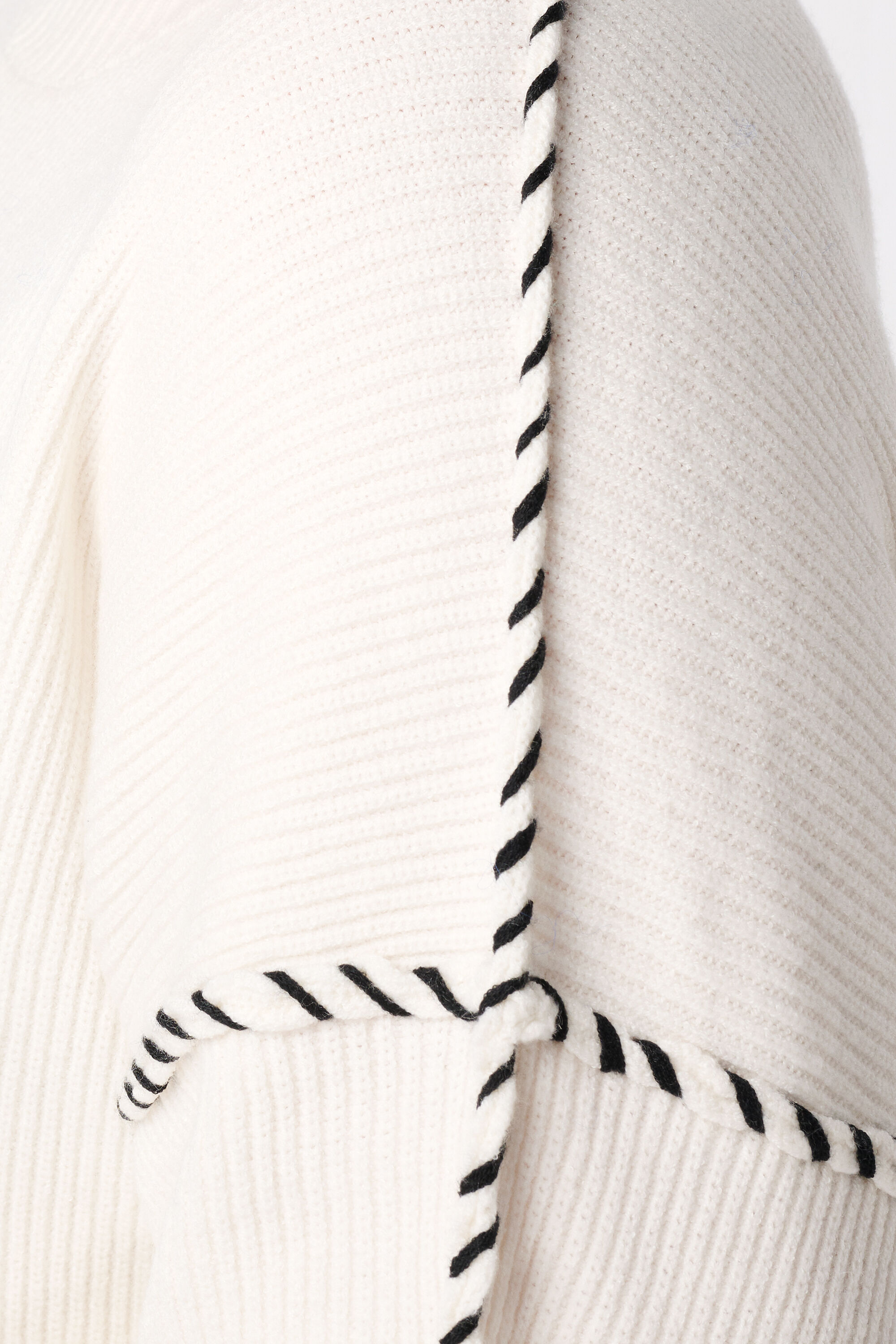 Pull avec coutures d&eacute;coratives image number 6