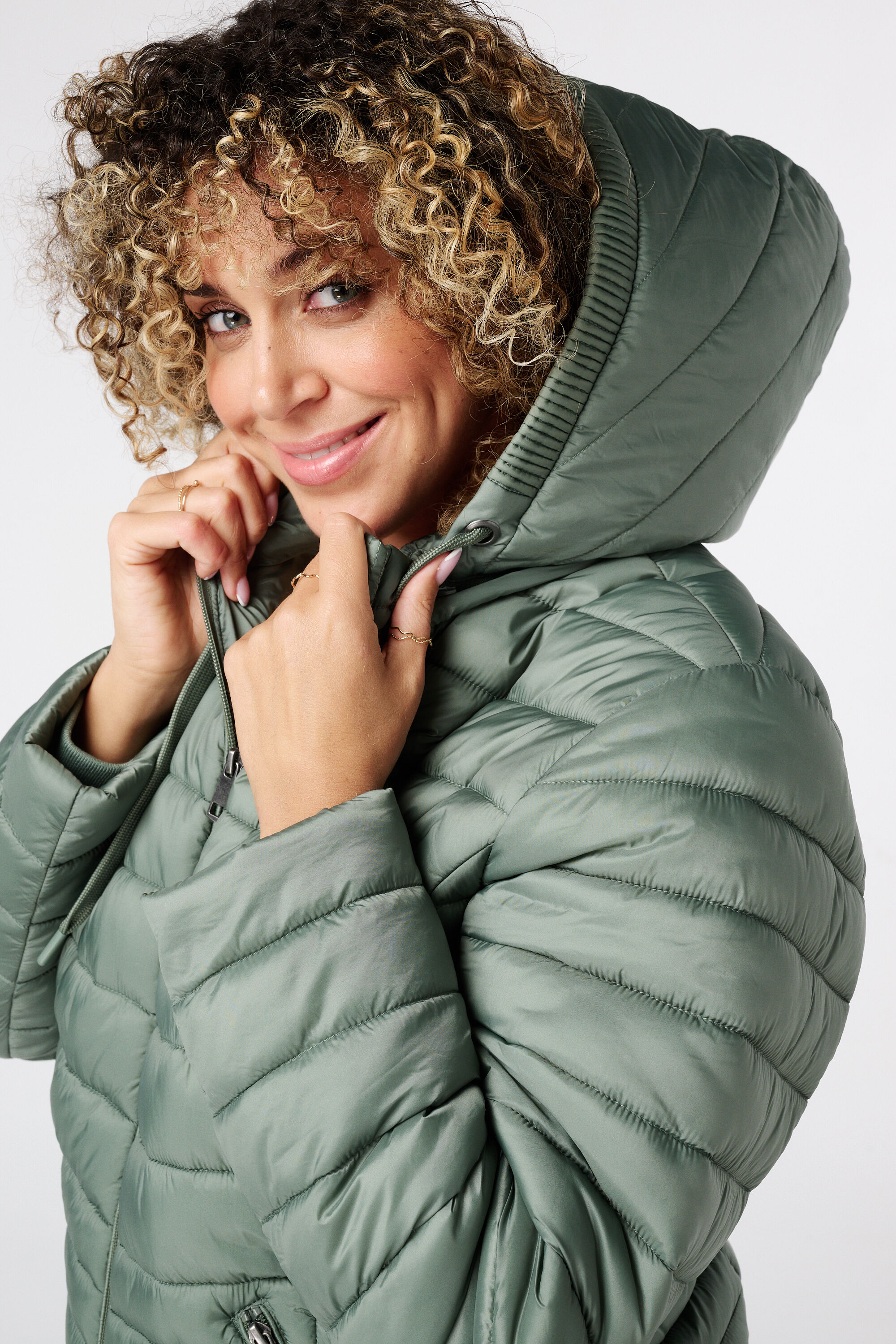 Veste l&eacute;g&egrave;rement matelass&eacute;e image number 4