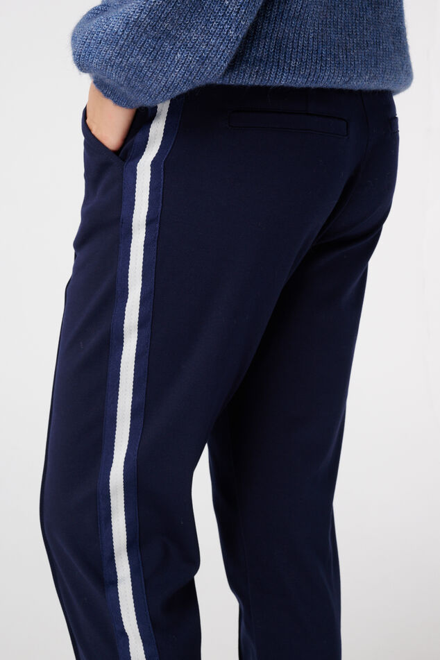 Pantalon fuselé avec passepoil sur le côté image number 4