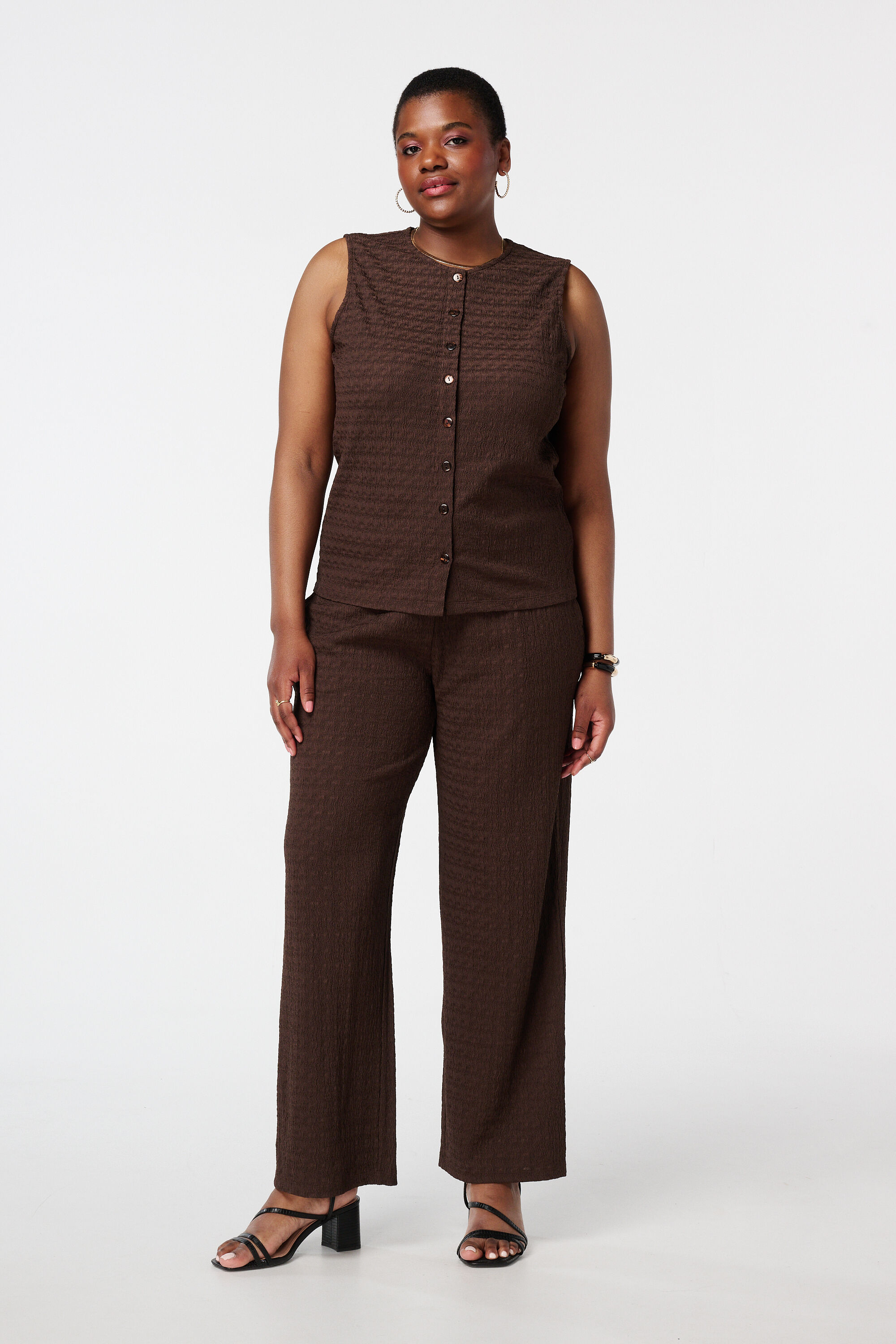 D&eacute;bardeur &agrave; boutons marron image number 5