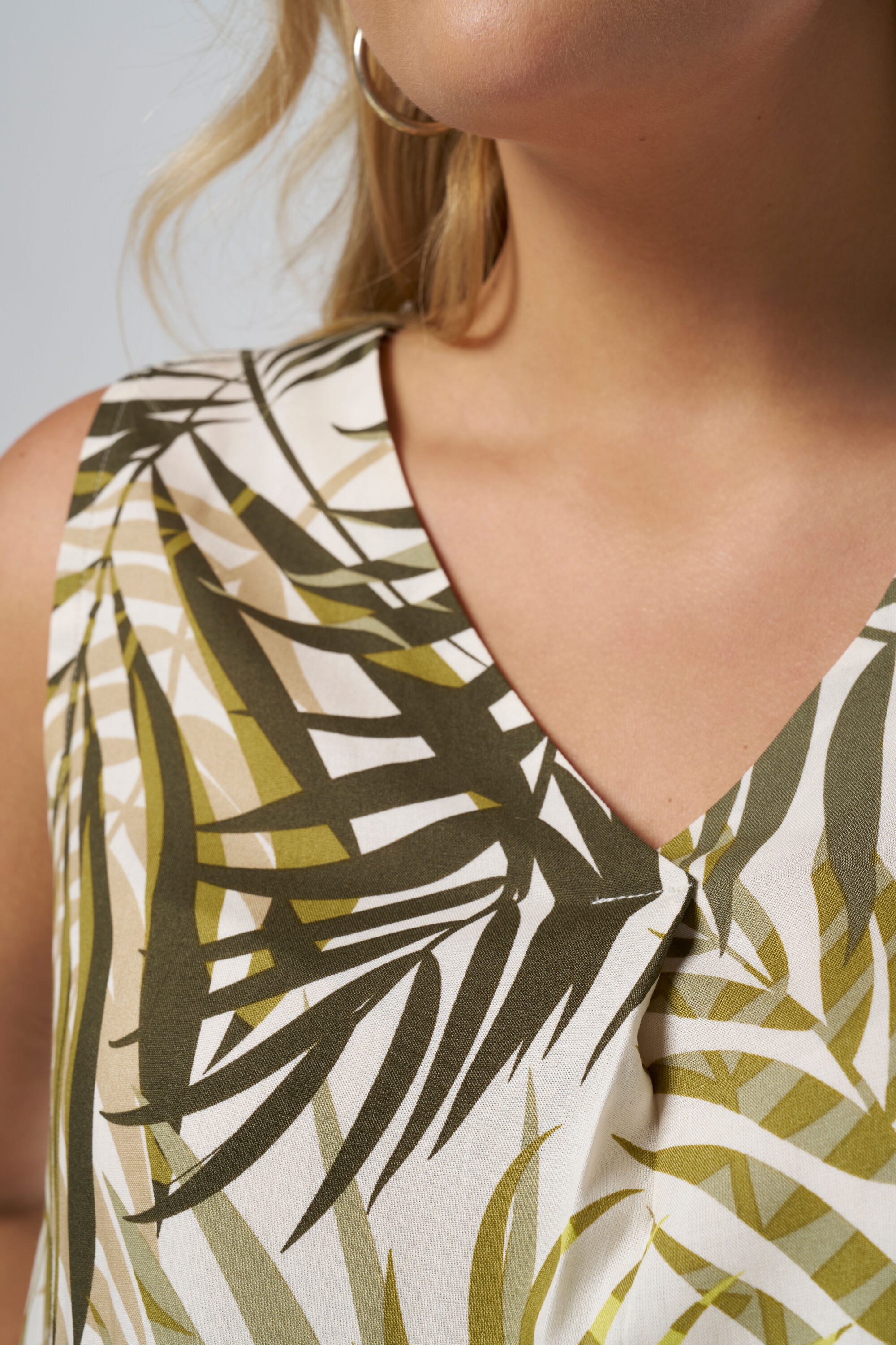 Chemisier sans manches avec imprim&eacute; image number 4