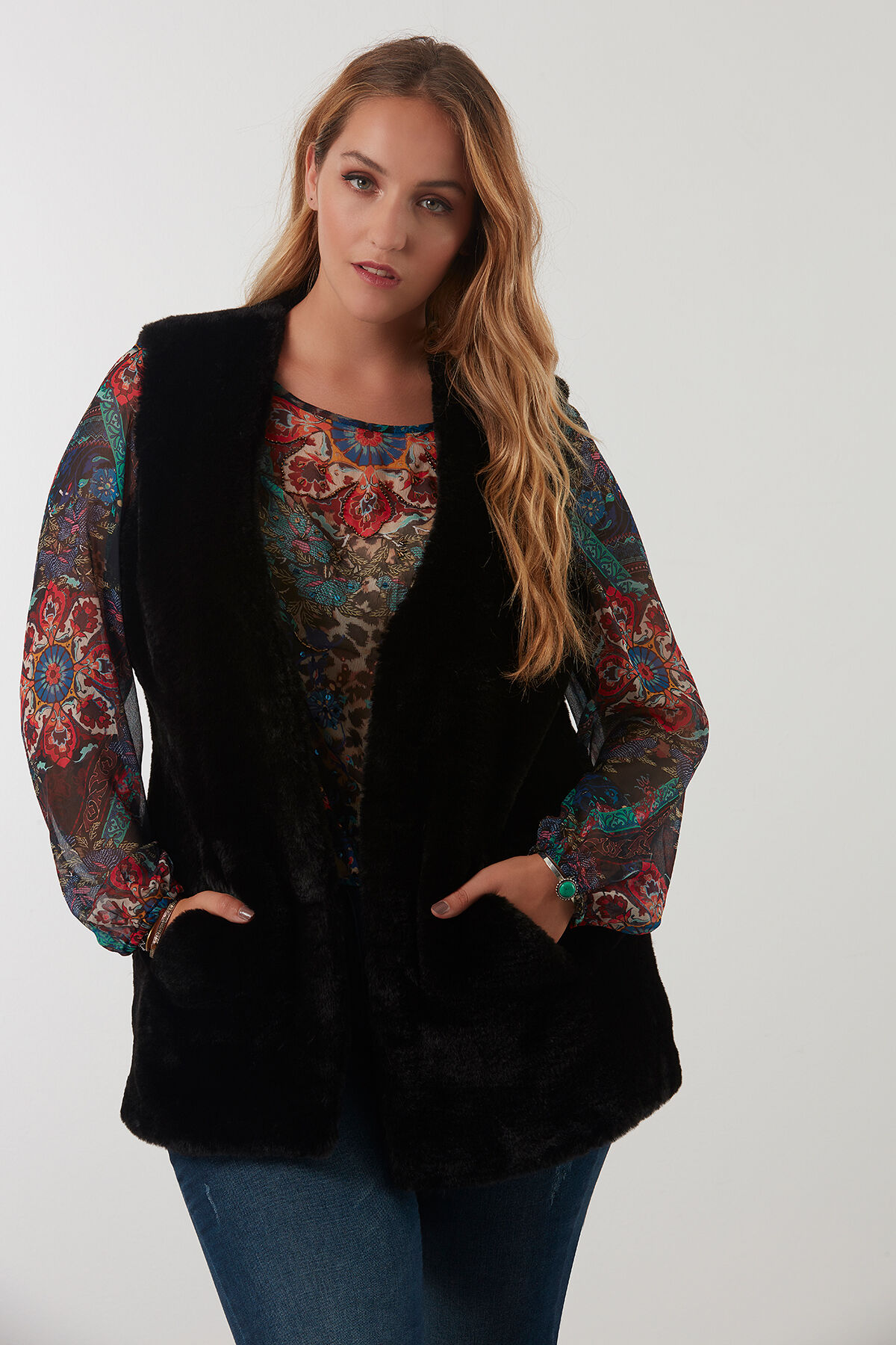 Gilet en fausse fourrure image number 3