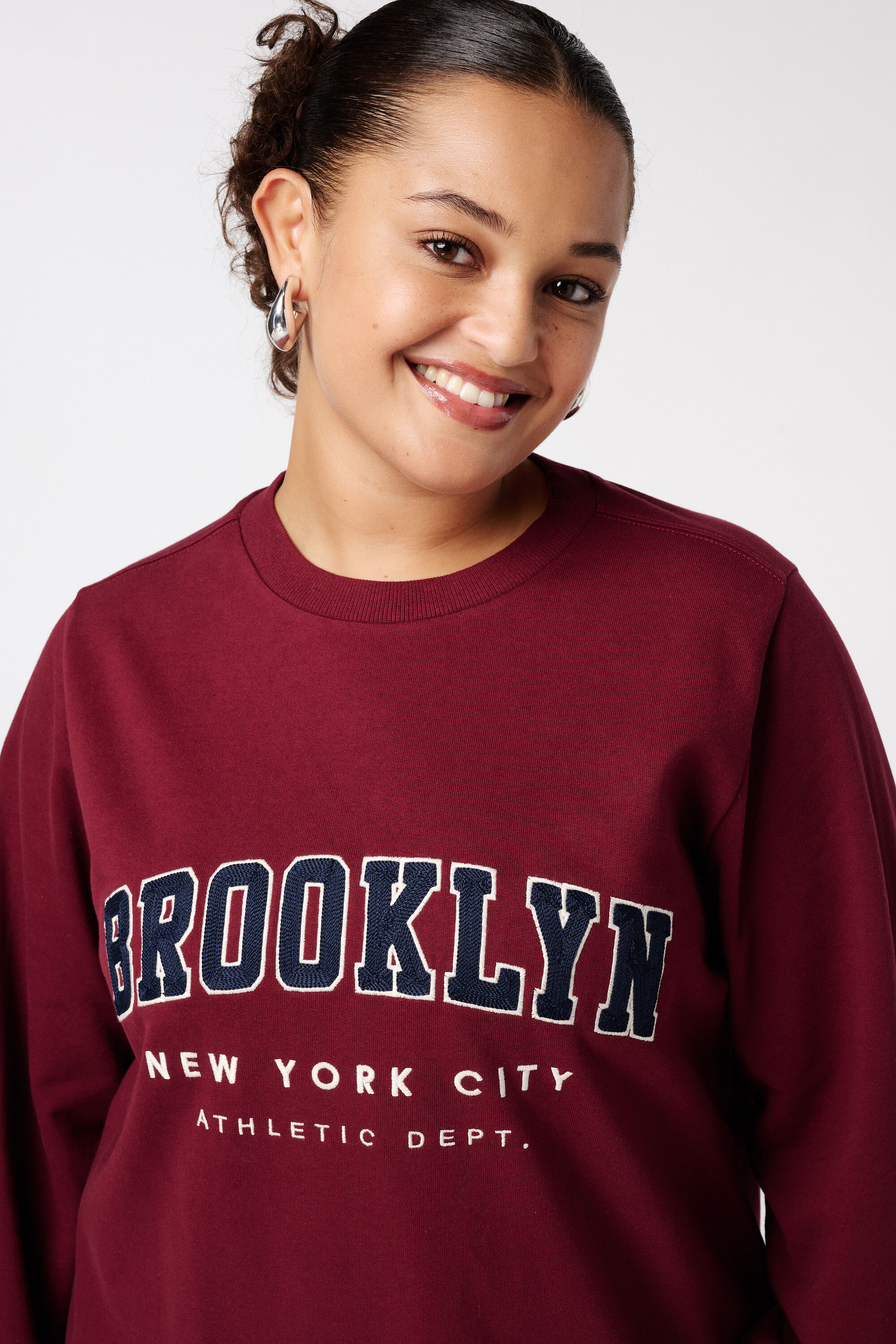 Robe sweat avec inscription image number 4