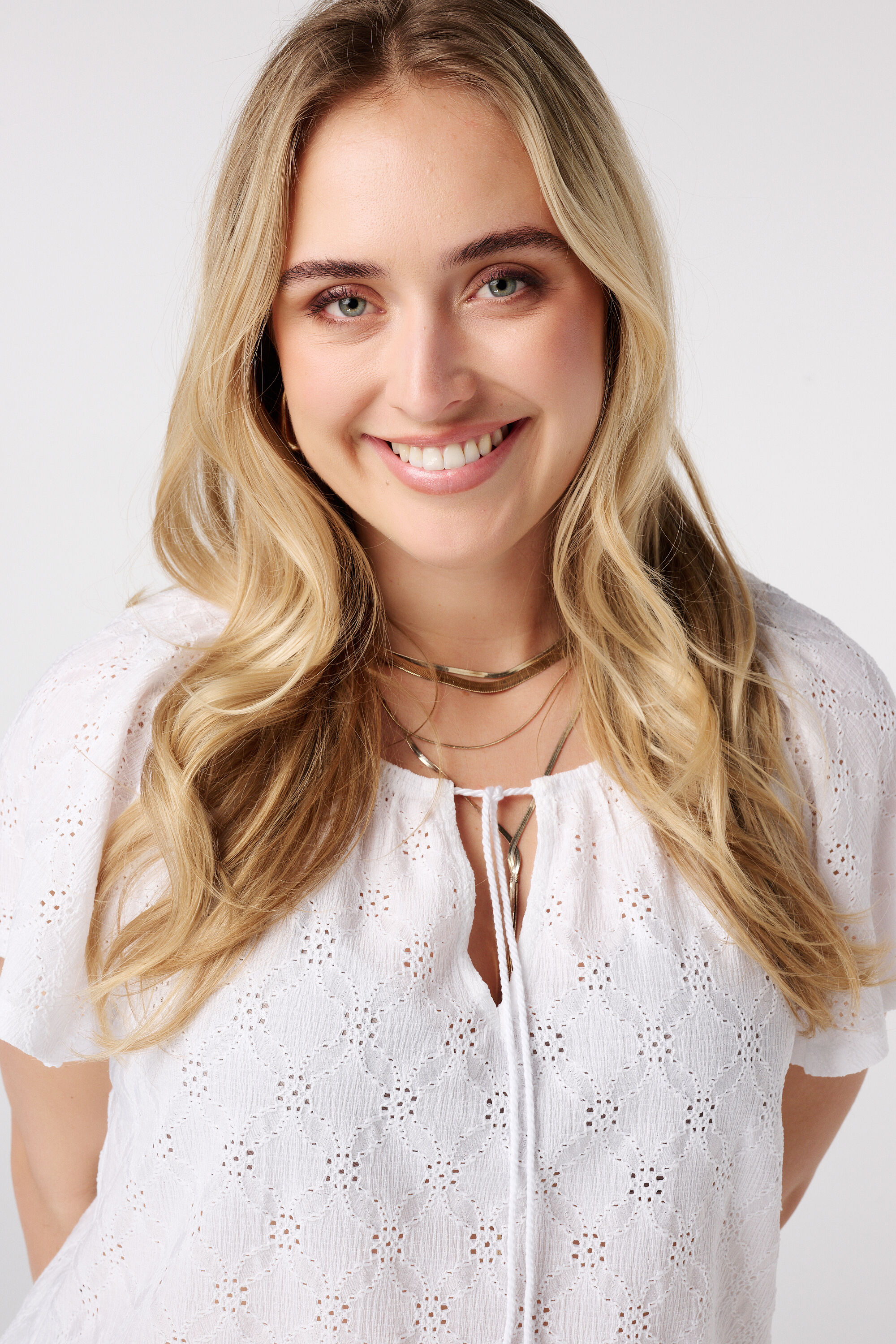Top en dentelle avec pompons image number 4