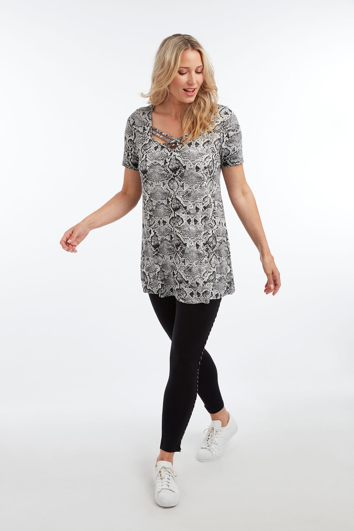 Tunique avec lani&egrave;res crois&eacute;es image number 4