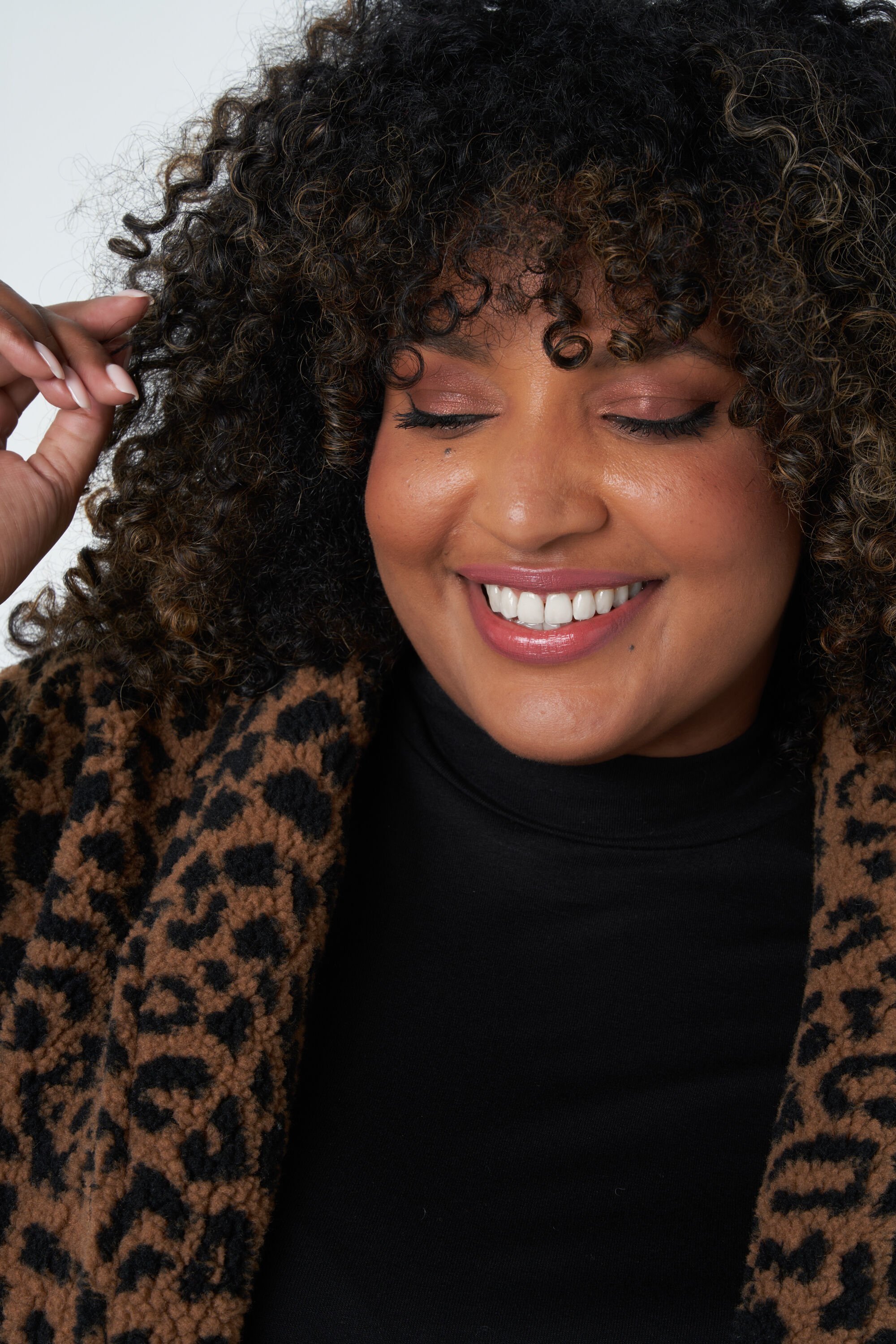 Gilet sans manches en fausse fourrure  image number 4