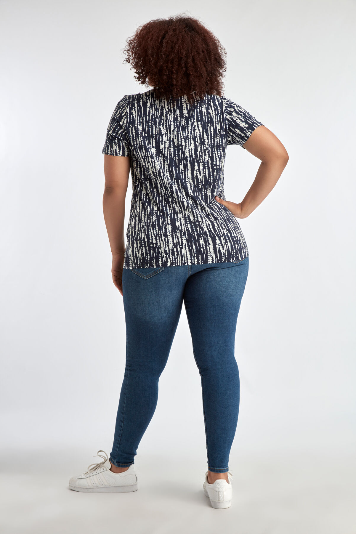 T-shirt &agrave; paillettes image number 3