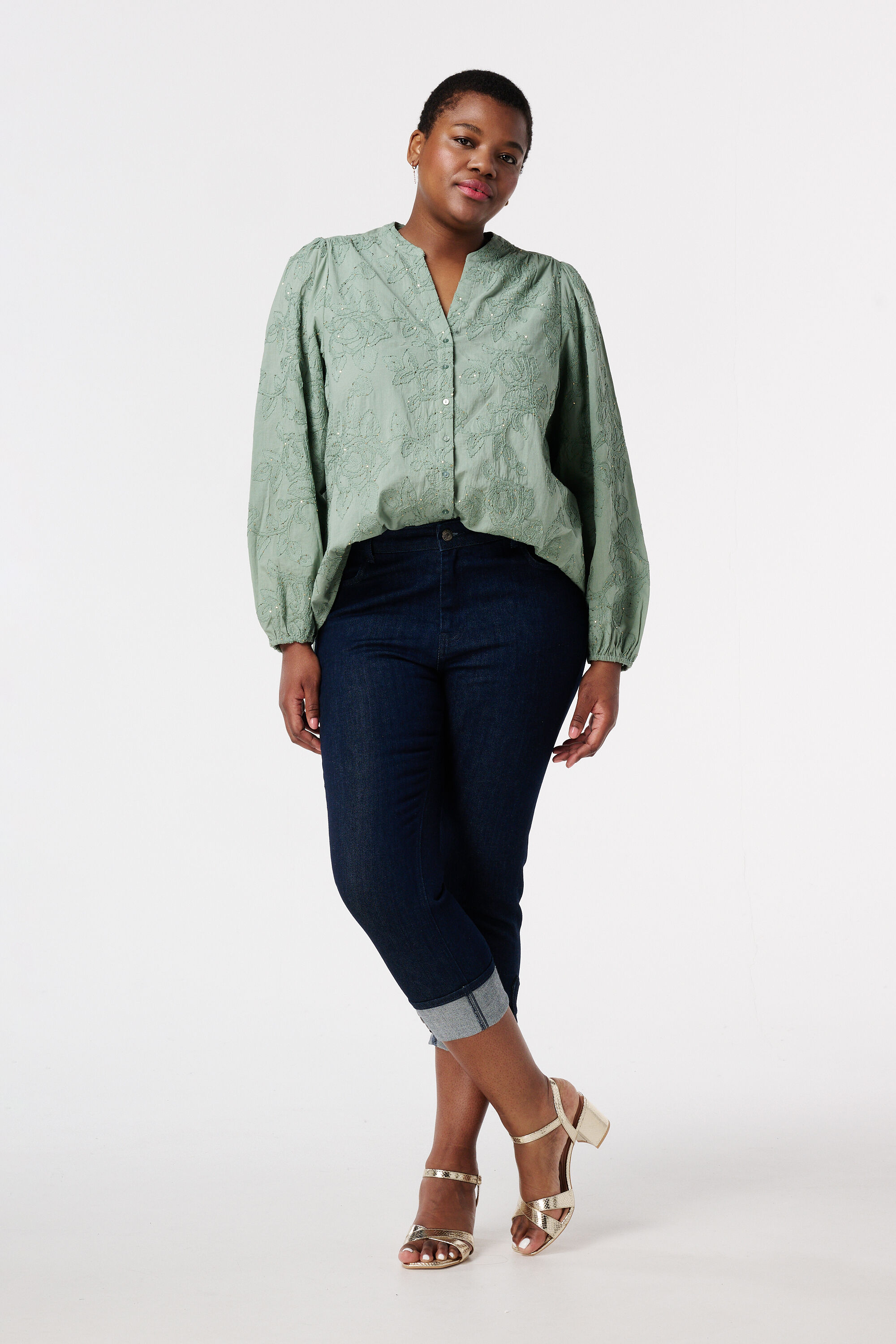 Chemisier &agrave; broderies florales image number 5