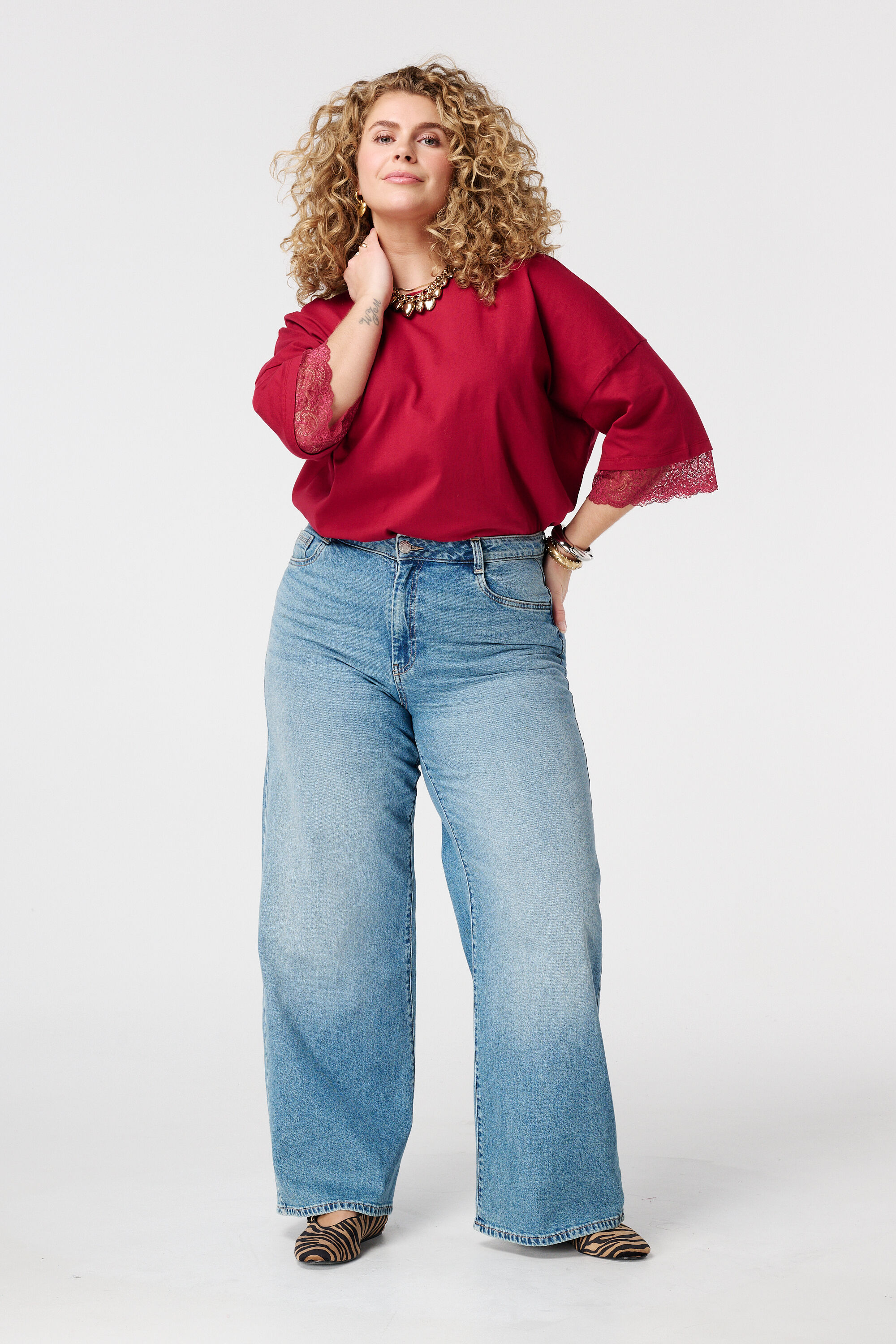 T-shirt avec d&eacute;tails en dentelle image number 5