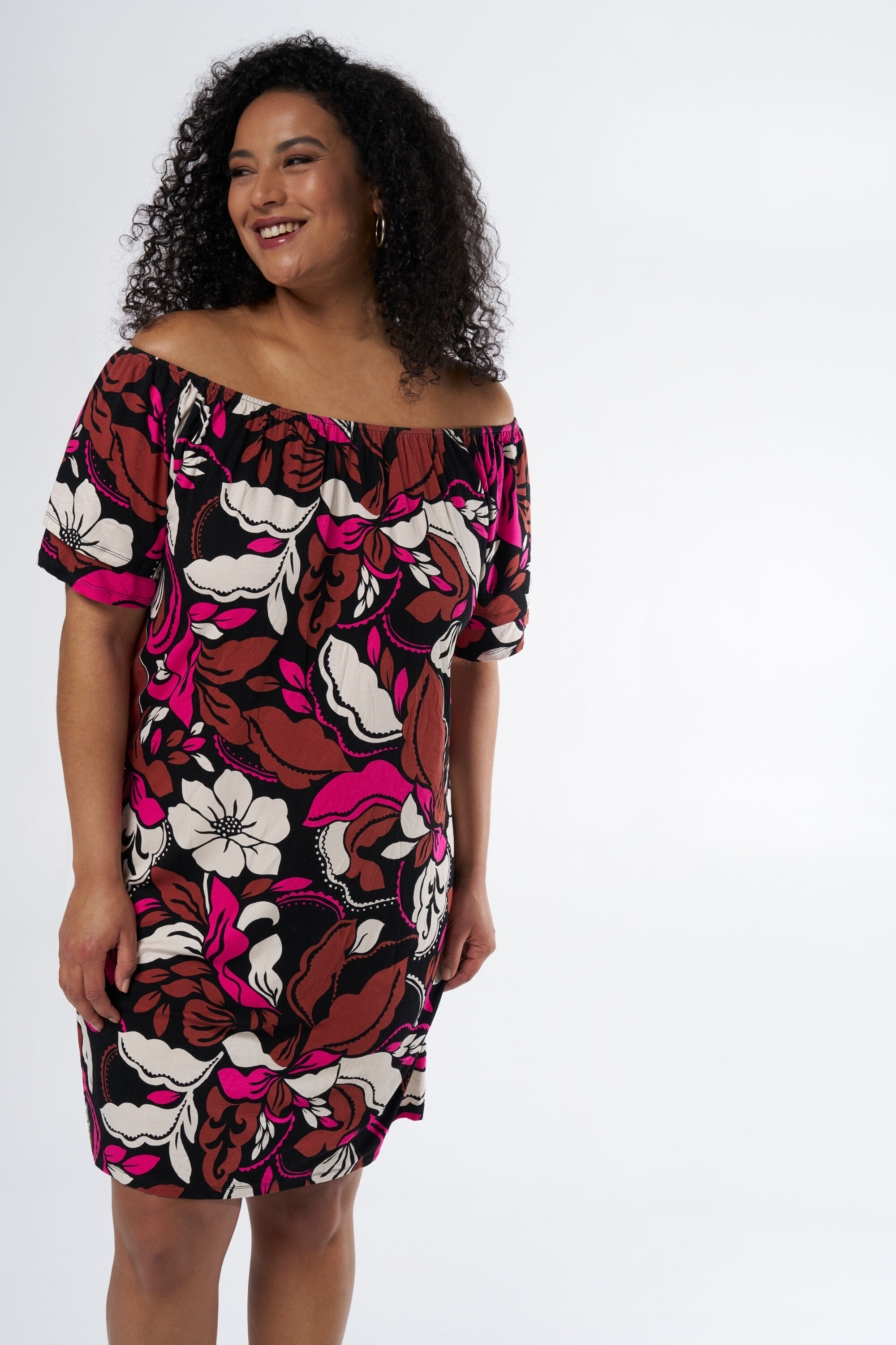 Robe &agrave; &eacute;paules ajour&eacute;es image number 5