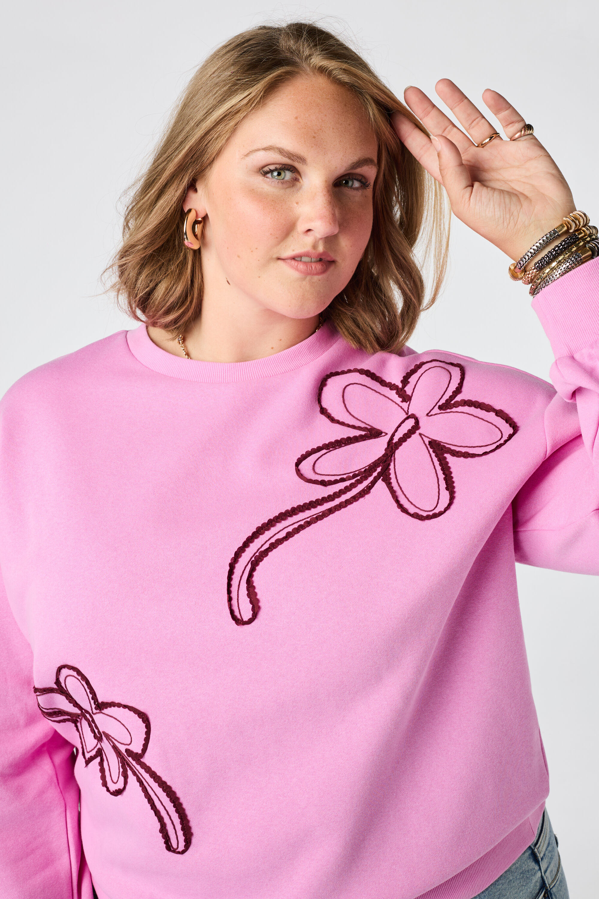 Sweat &agrave; broderie image number 4