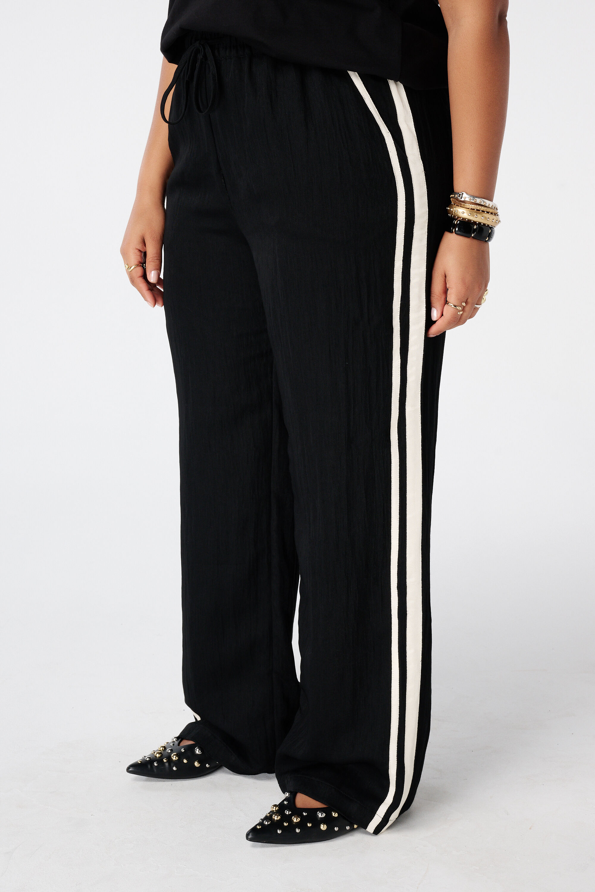 Pantalon en lin avec bandes lat&eacute;rales image number 5