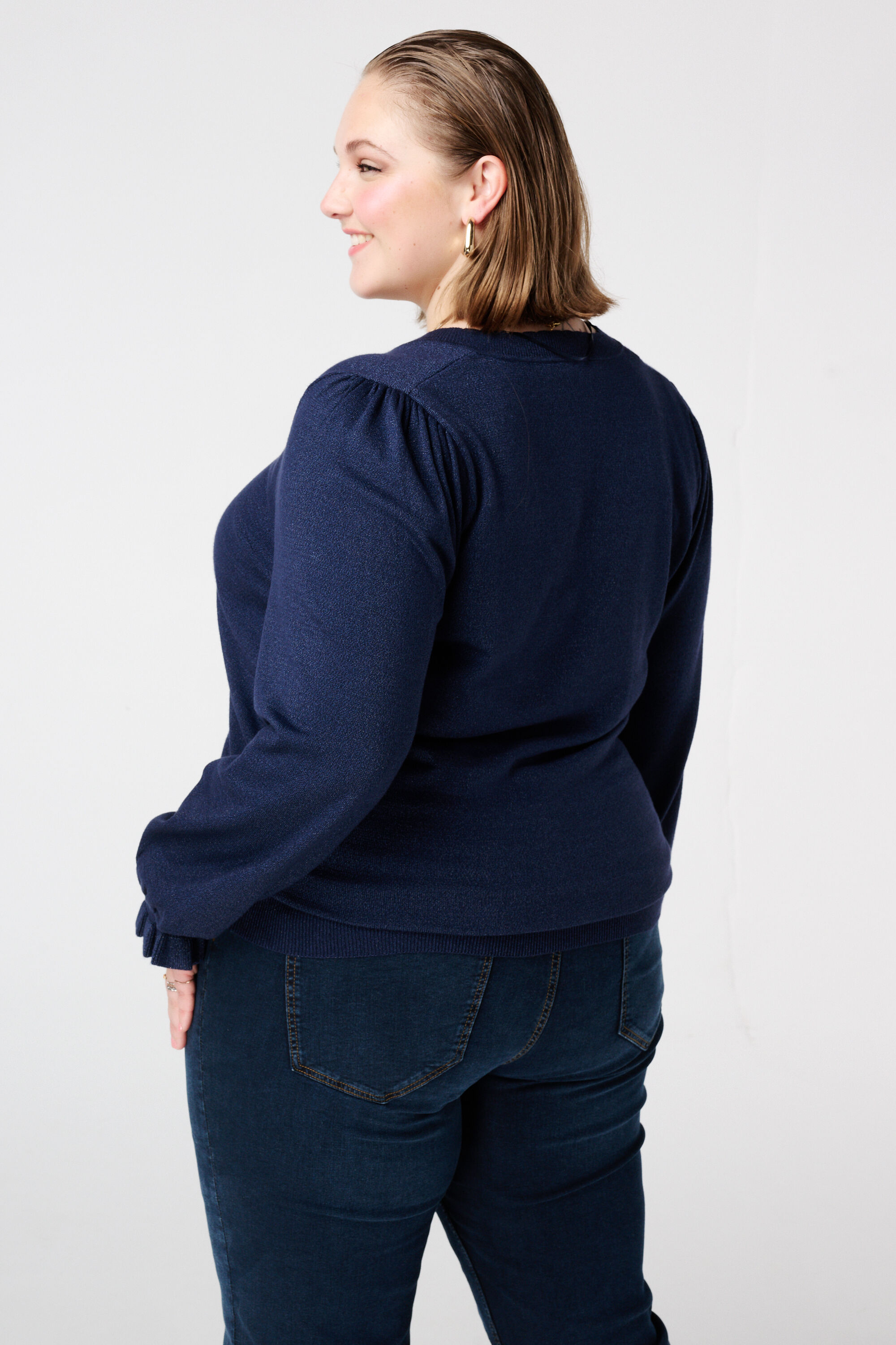 Pull en lurex avec manches volant&eacute;es image number 3