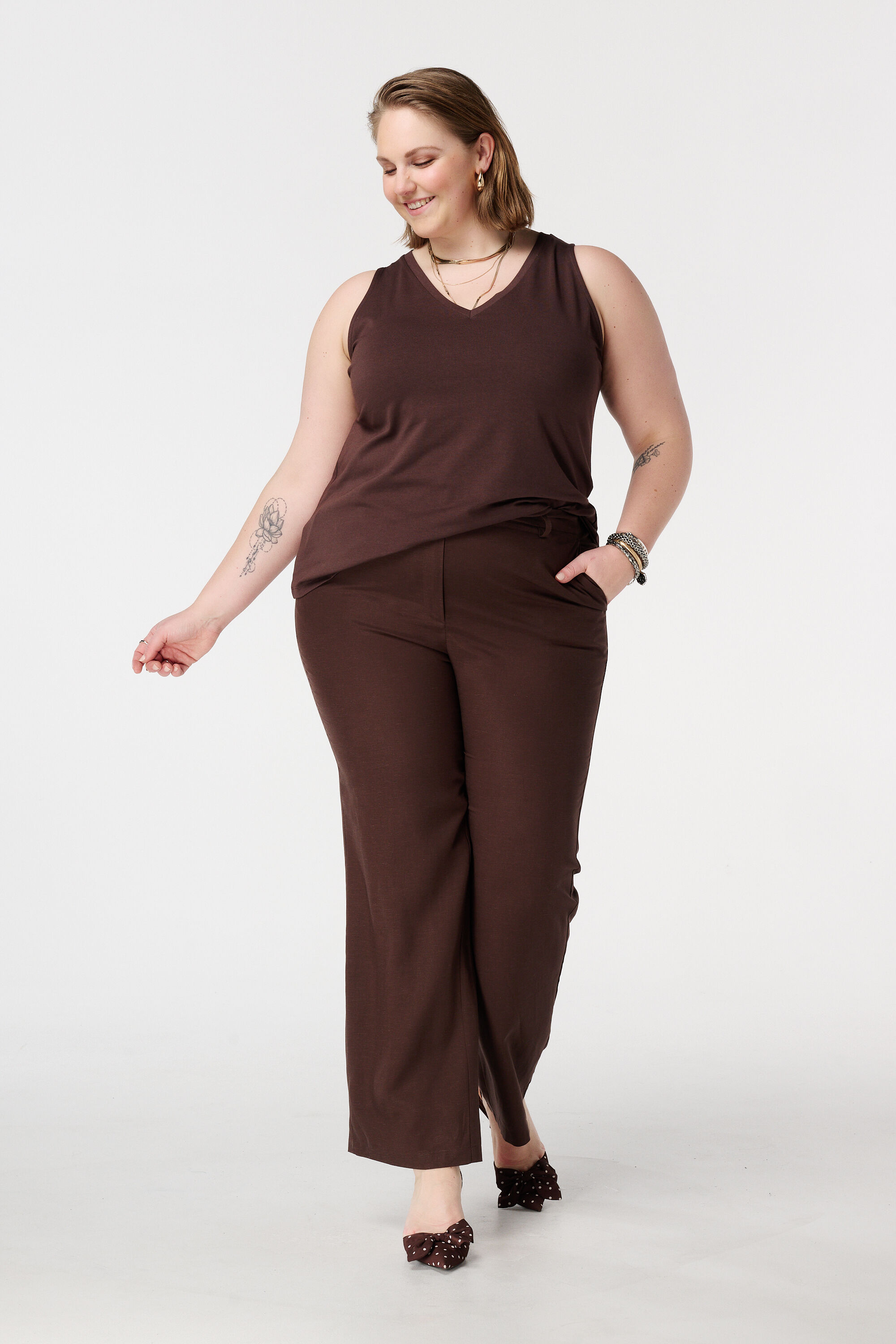 D&eacute;bardeur avec col en V image number 5