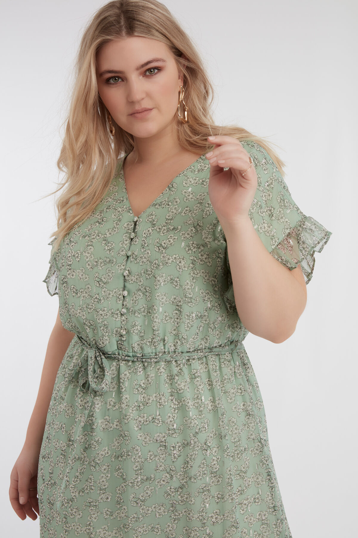 Robe &agrave; imprim&eacute; floral et volants image number 4