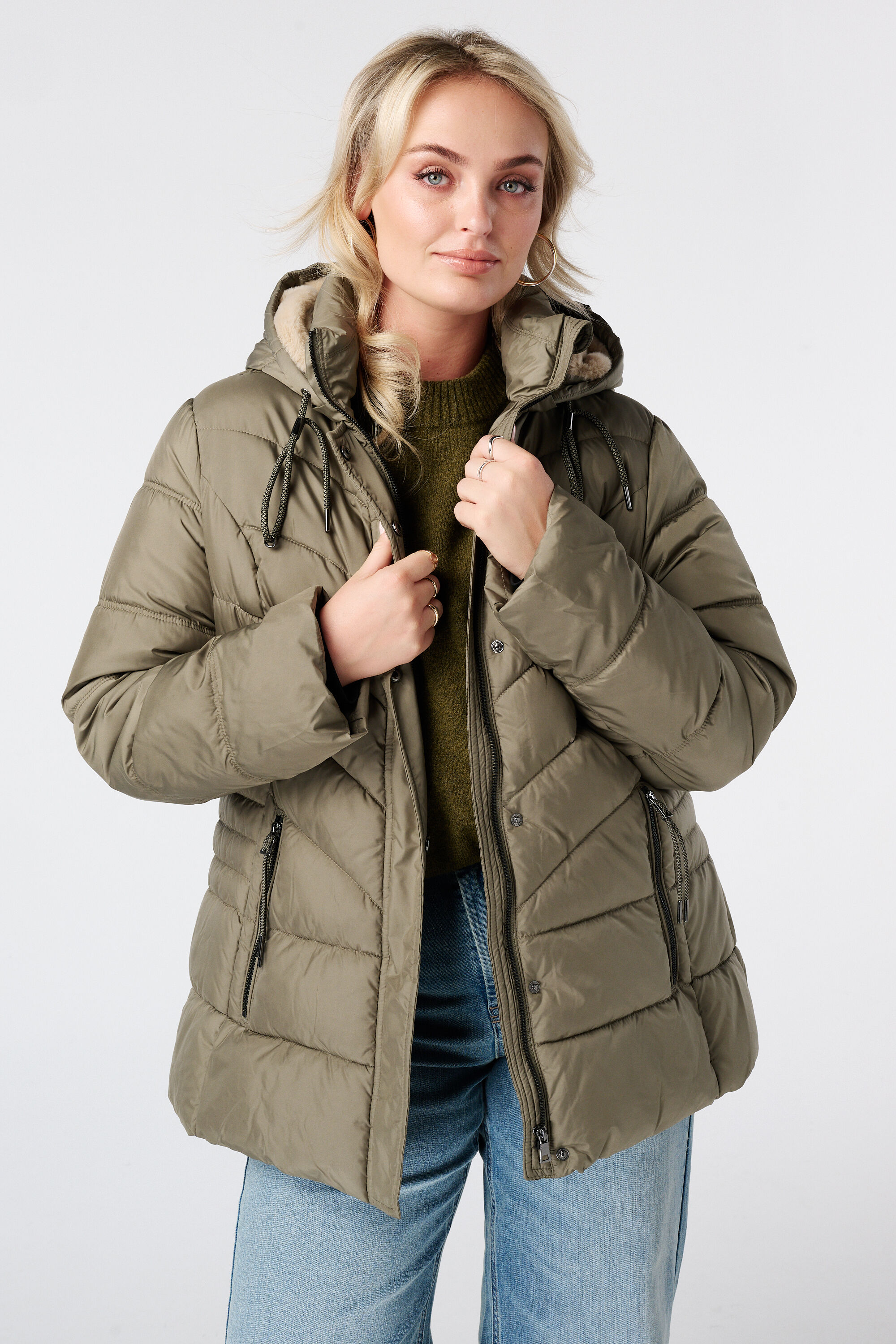 Veste matelass&eacute;e avec capuche
