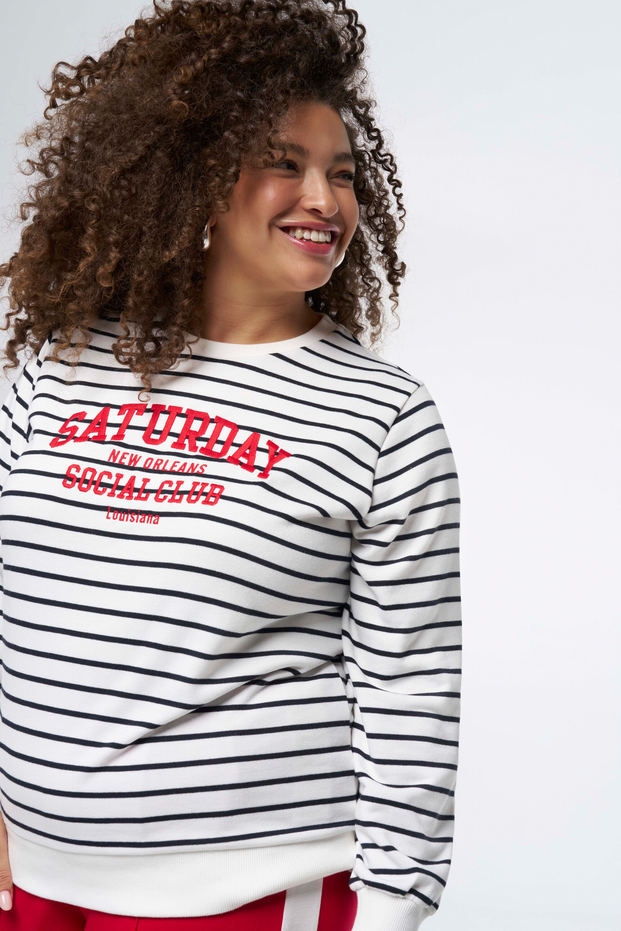 Pull ray&eacute; avec inscription  image number 5