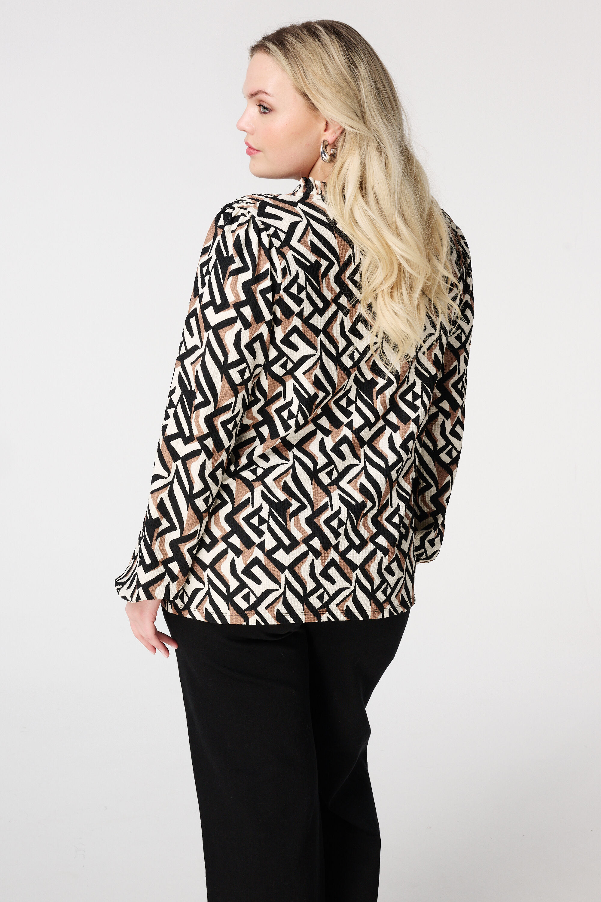 Haut textur&eacute; avec imprim&eacute; image number 3