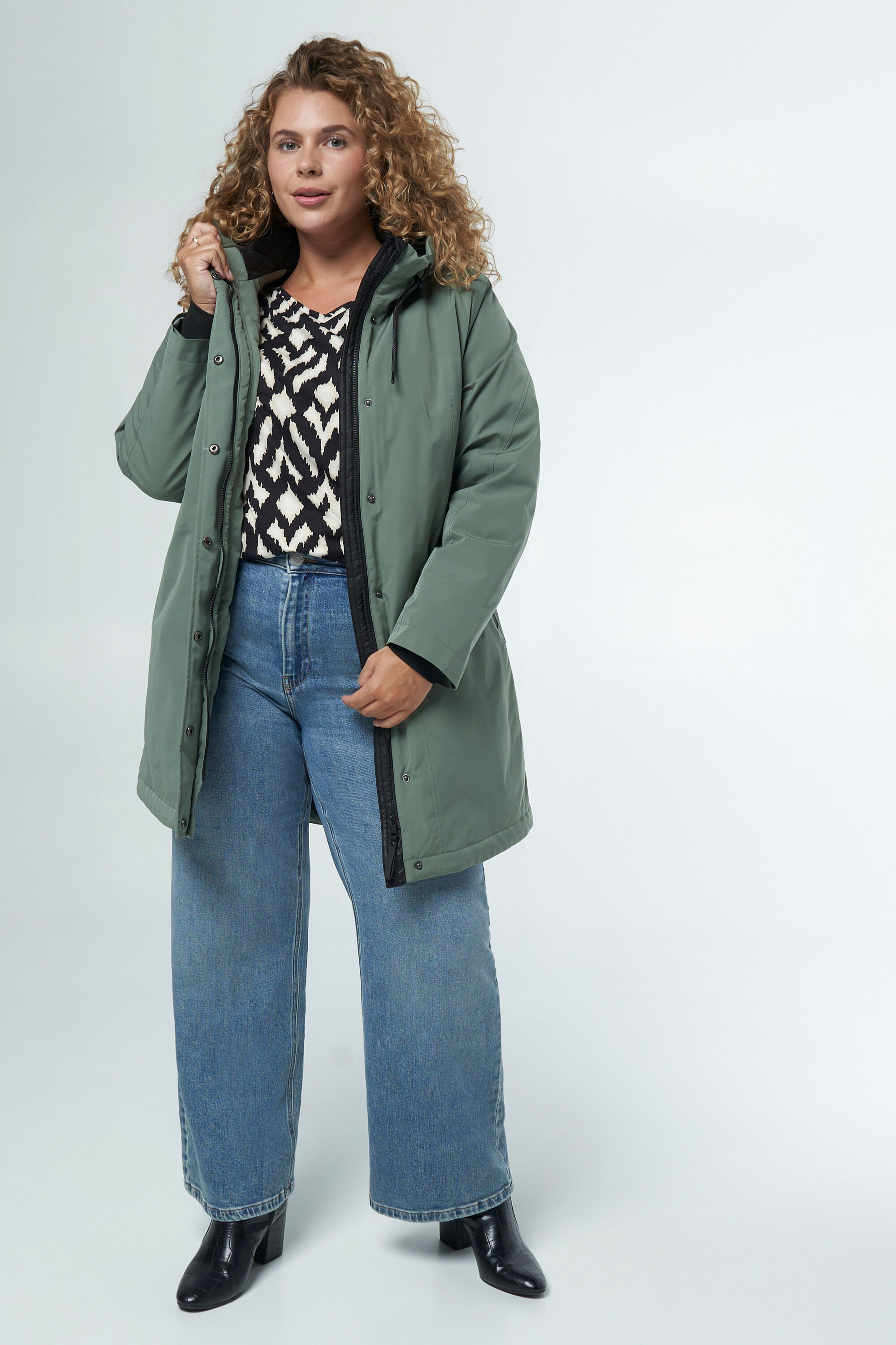 Veste &agrave; capuche image number 5