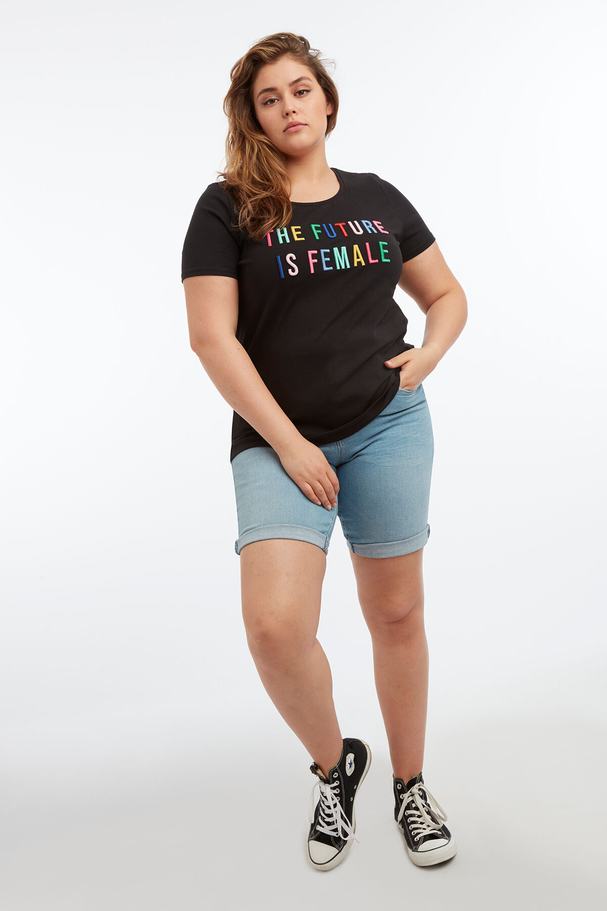 T-shirt brod&eacute; image number 4