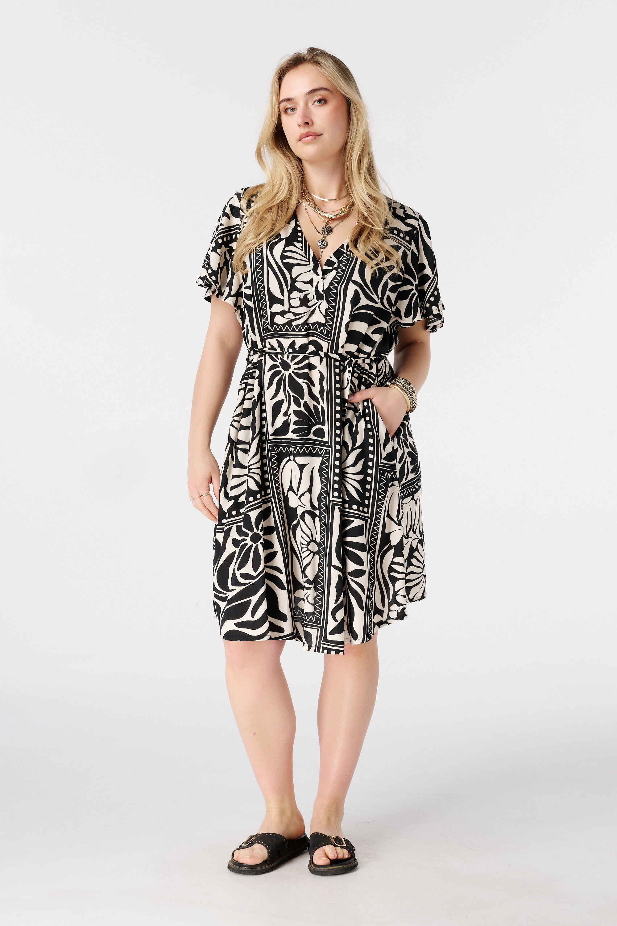 Robe avec ceinture image number 0