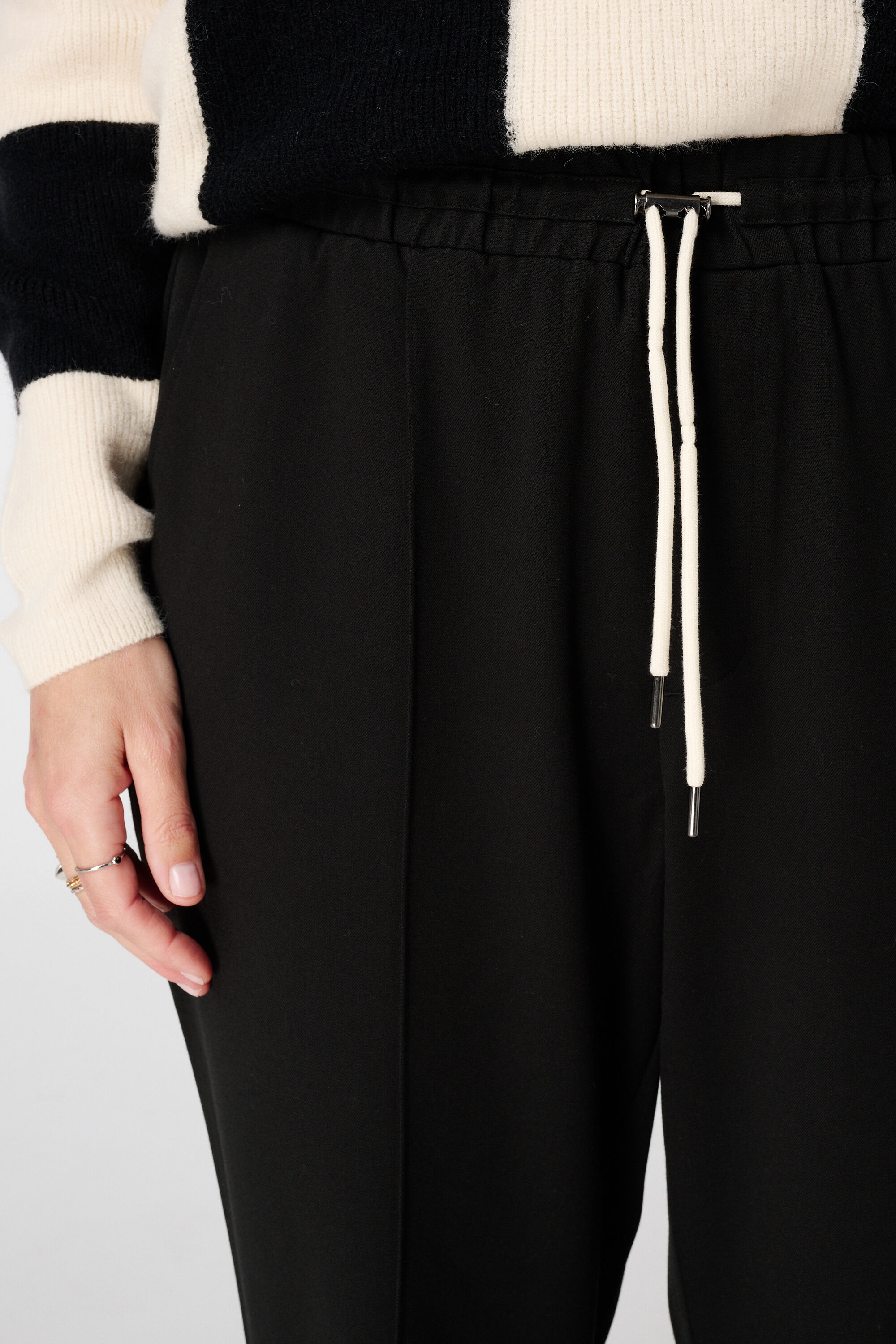 Pantalon droit avec cordon image number 4