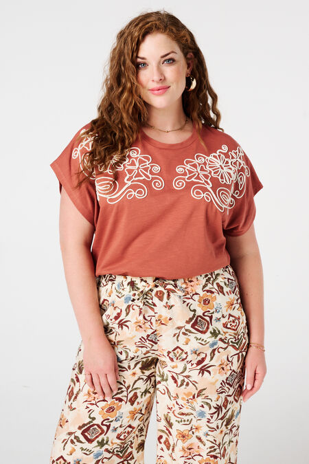 T-shirt avec broderie T-shirt avec broderie