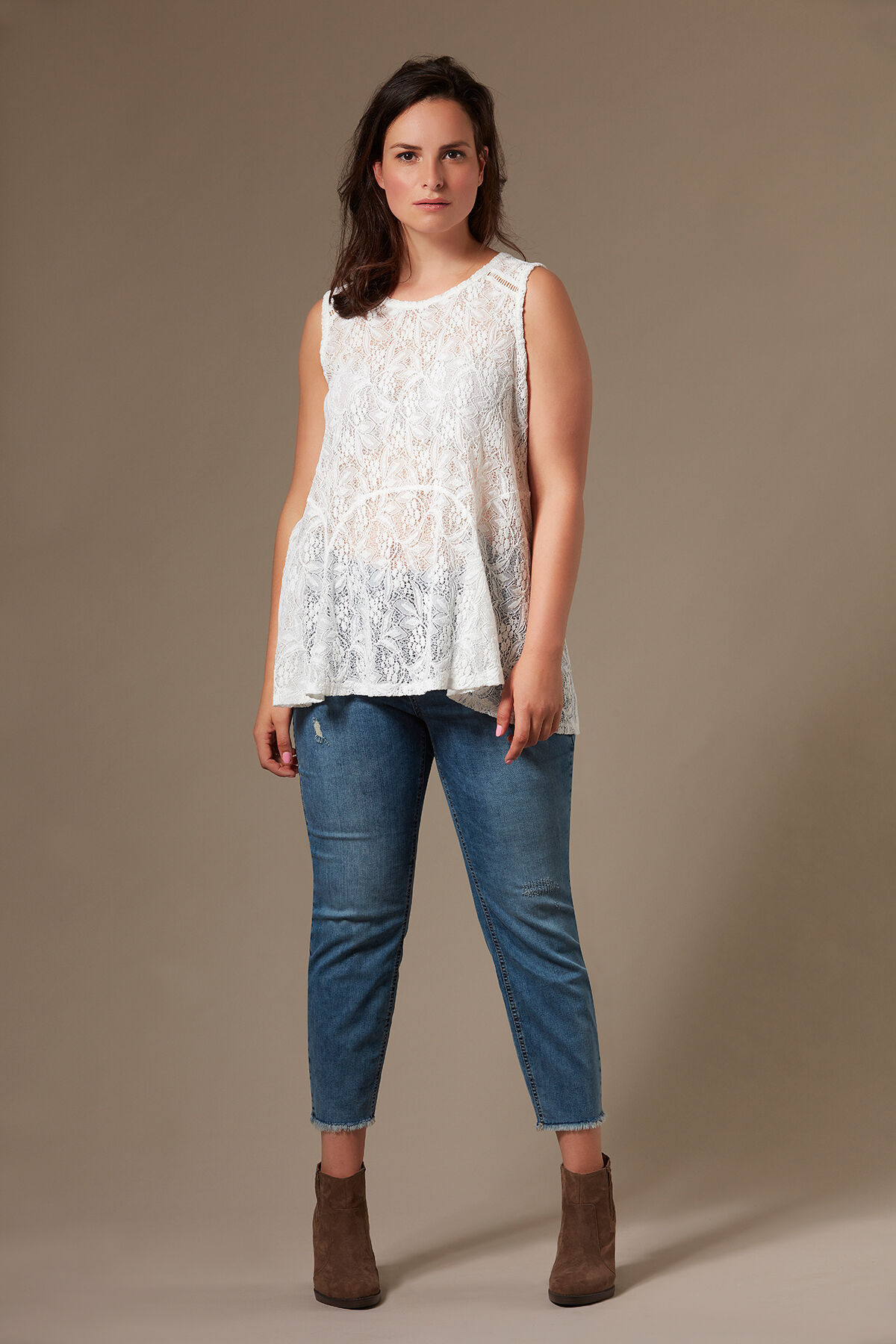 Jean jambes slim effiloch&eacute;es image number 4