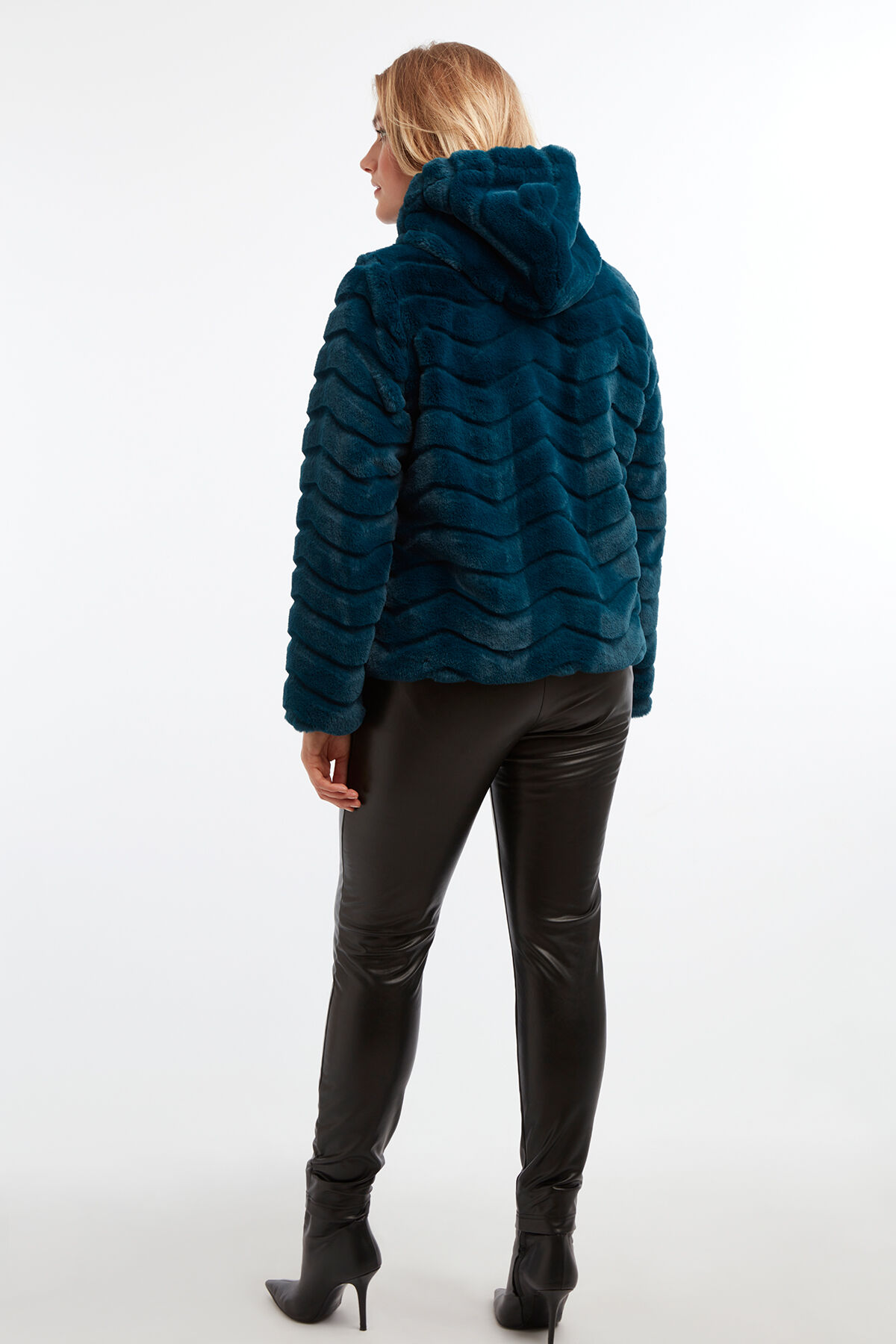 Manteau en fausse fourrure image number 4