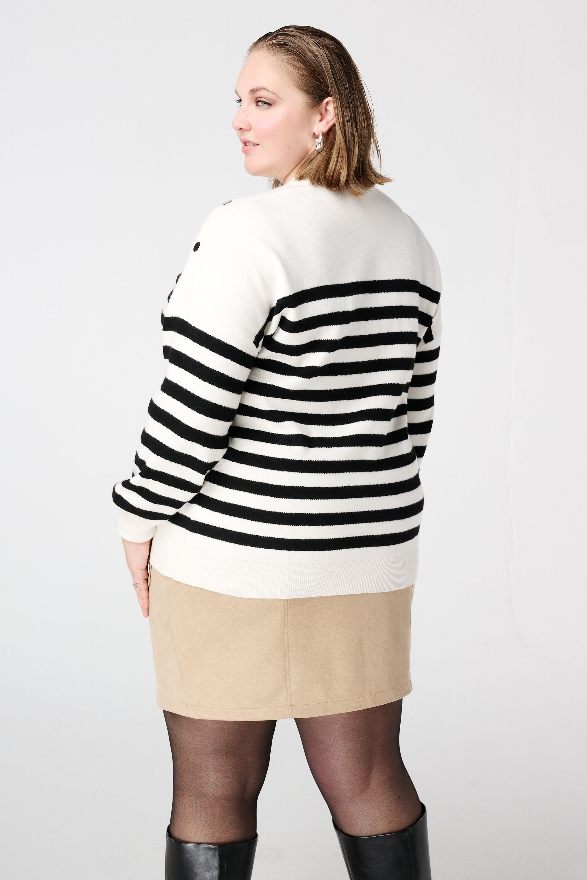 Pull ray&eacute; avec d&eacute;tails de boutons image number 3