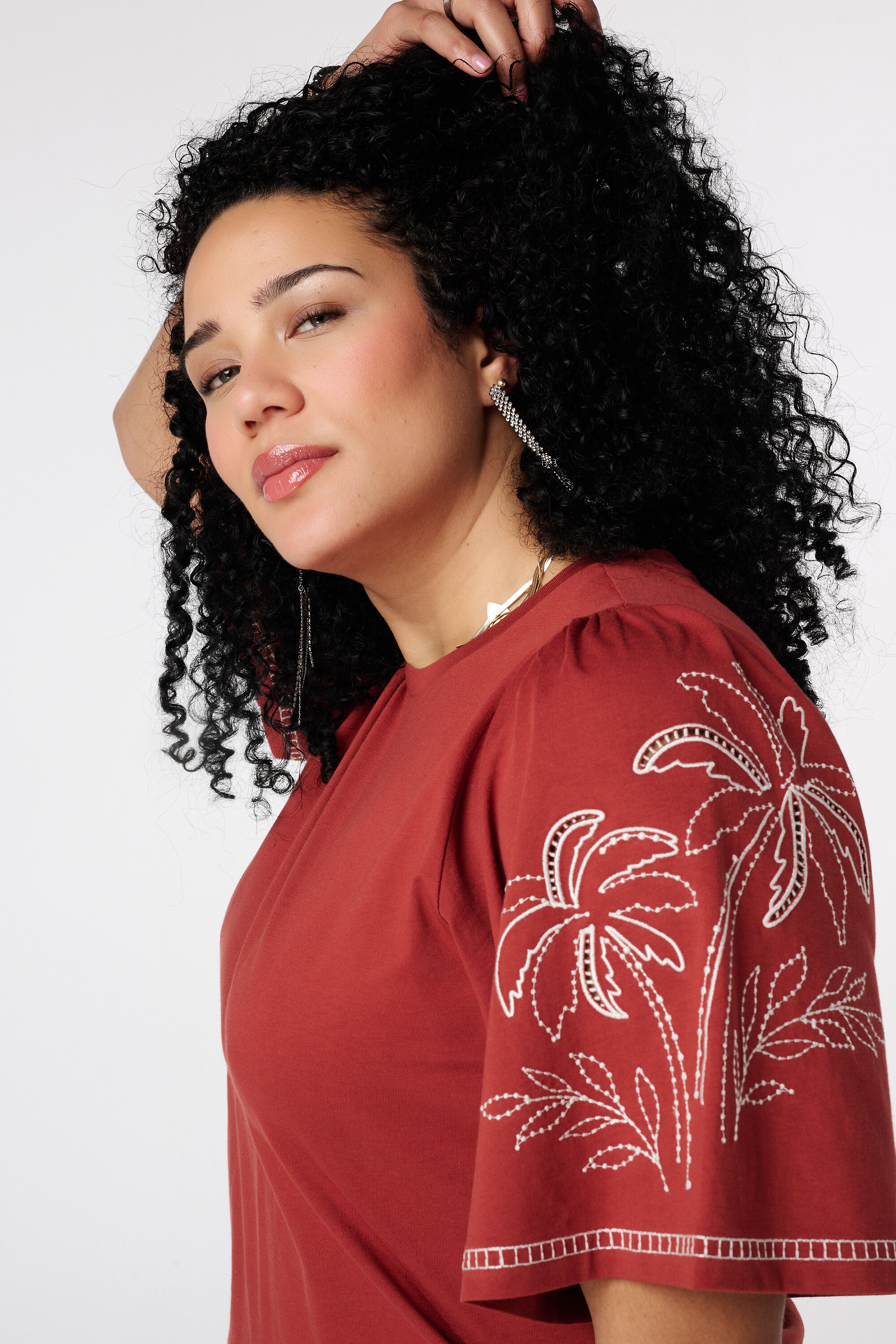 T-shirt avec broderie image number 4