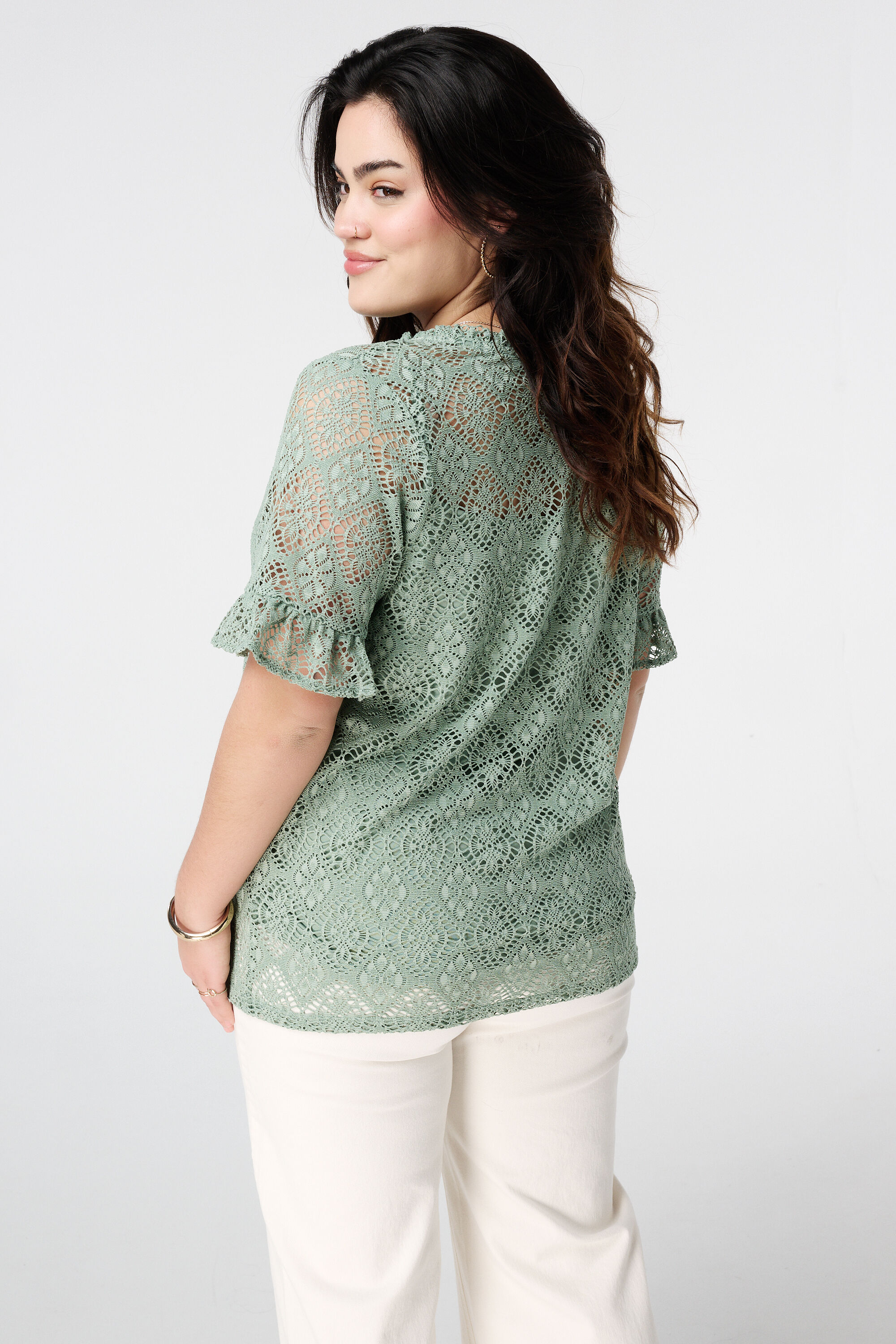 Haut en dentelle avec manches courtes  image number 3