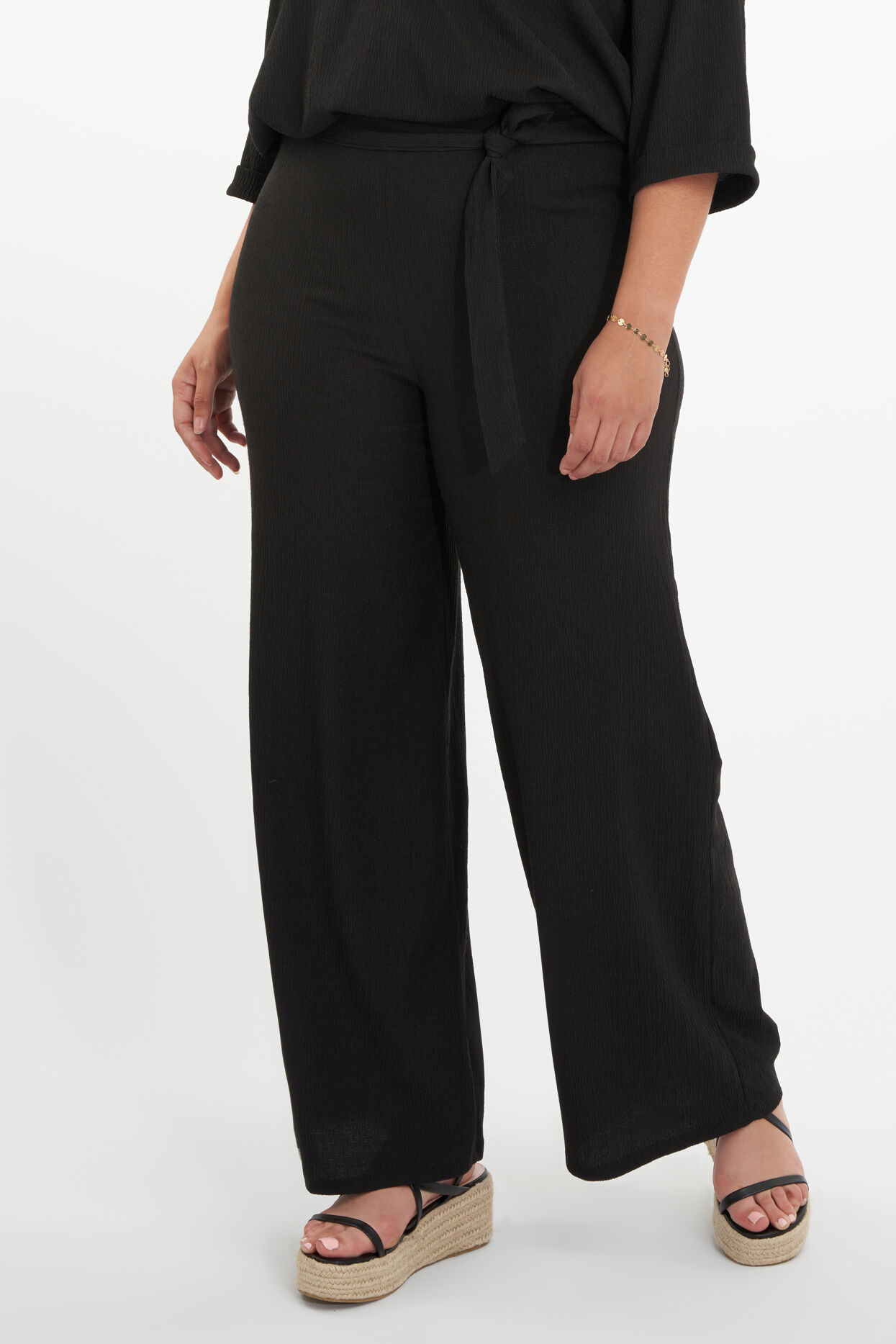 Pantalon coupe droite avec braguette boutonn&eacute;e