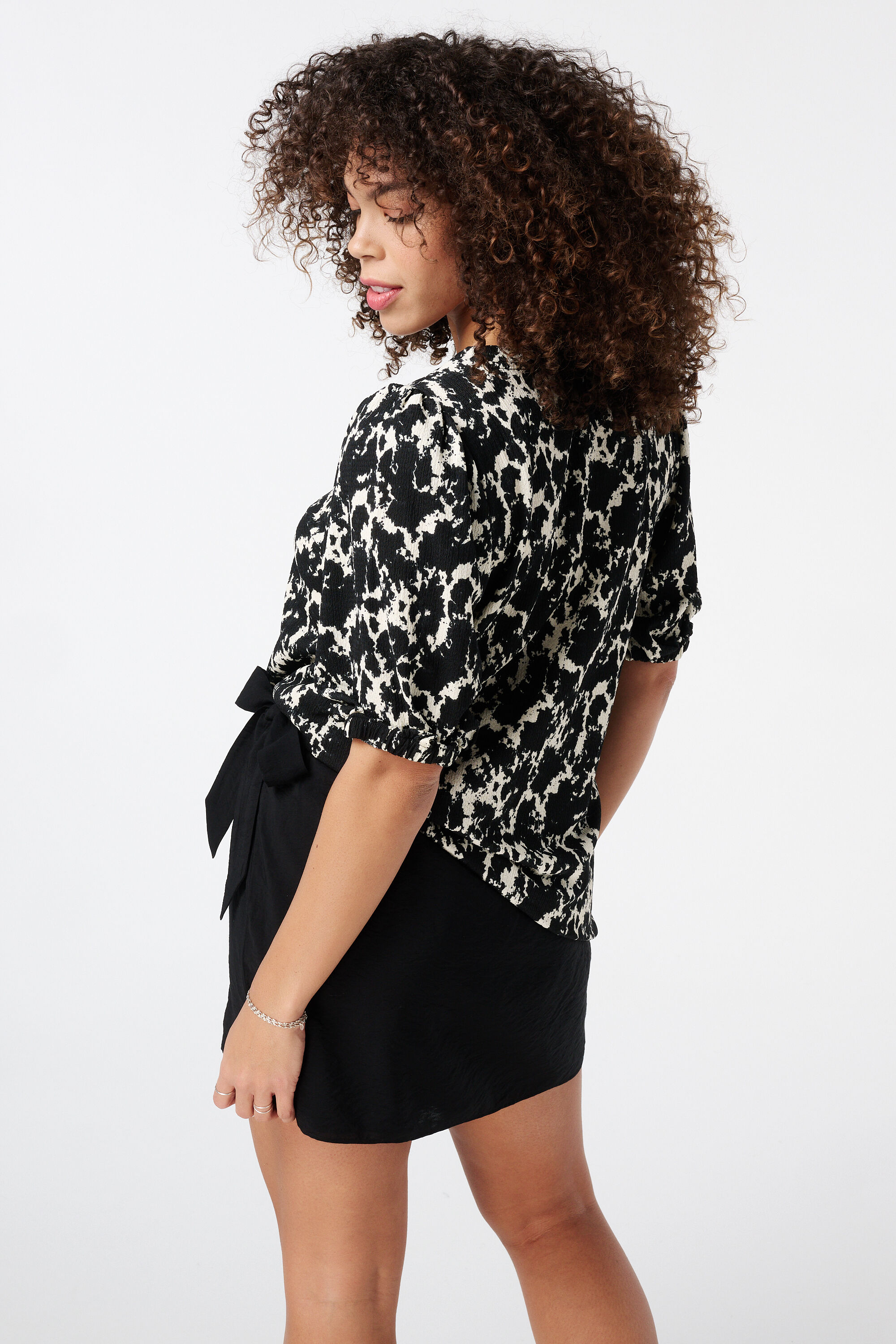 Haut &agrave; manches bouffantes image number 3