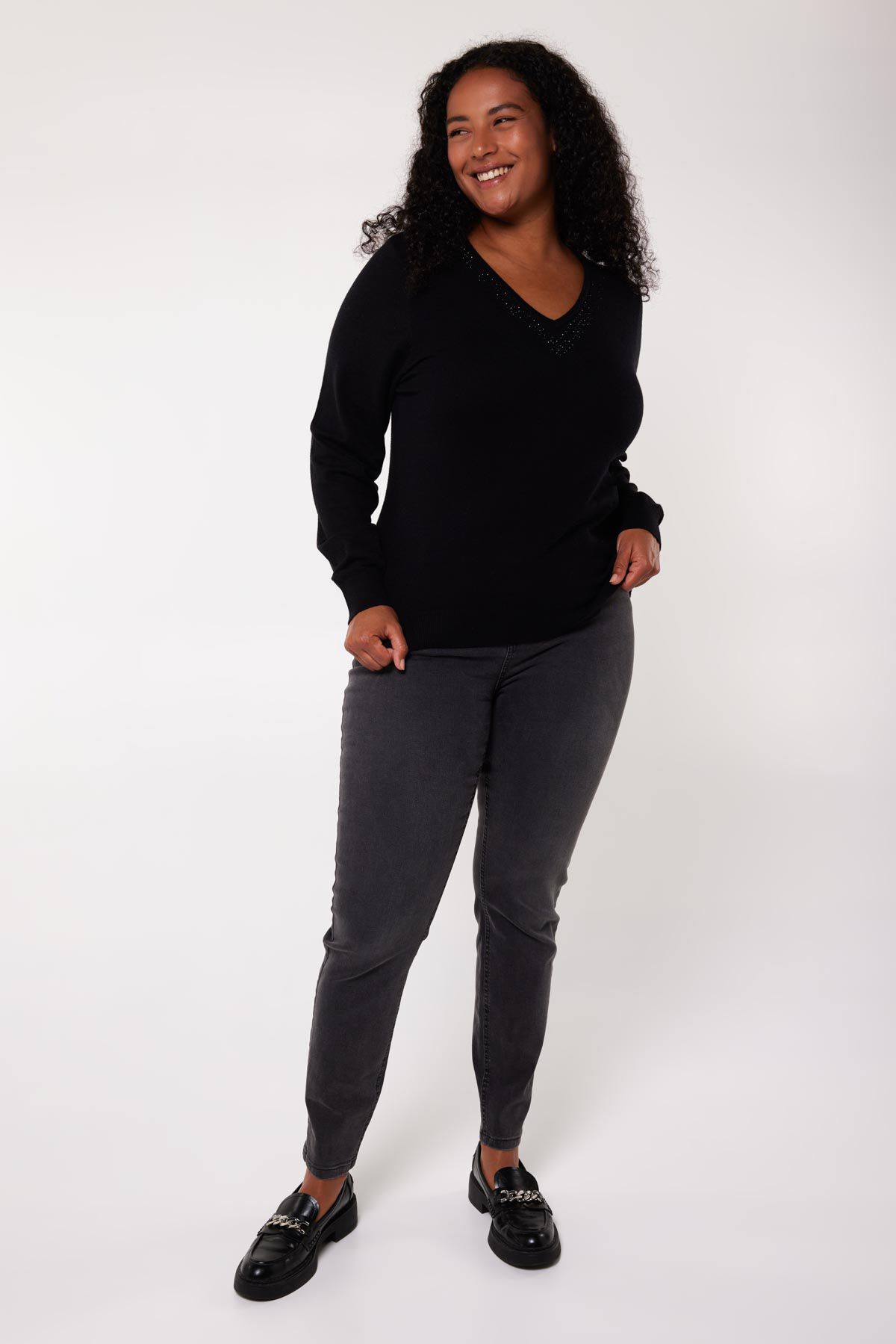 Pull &agrave; col en V avec d&eacute;tails image number 5