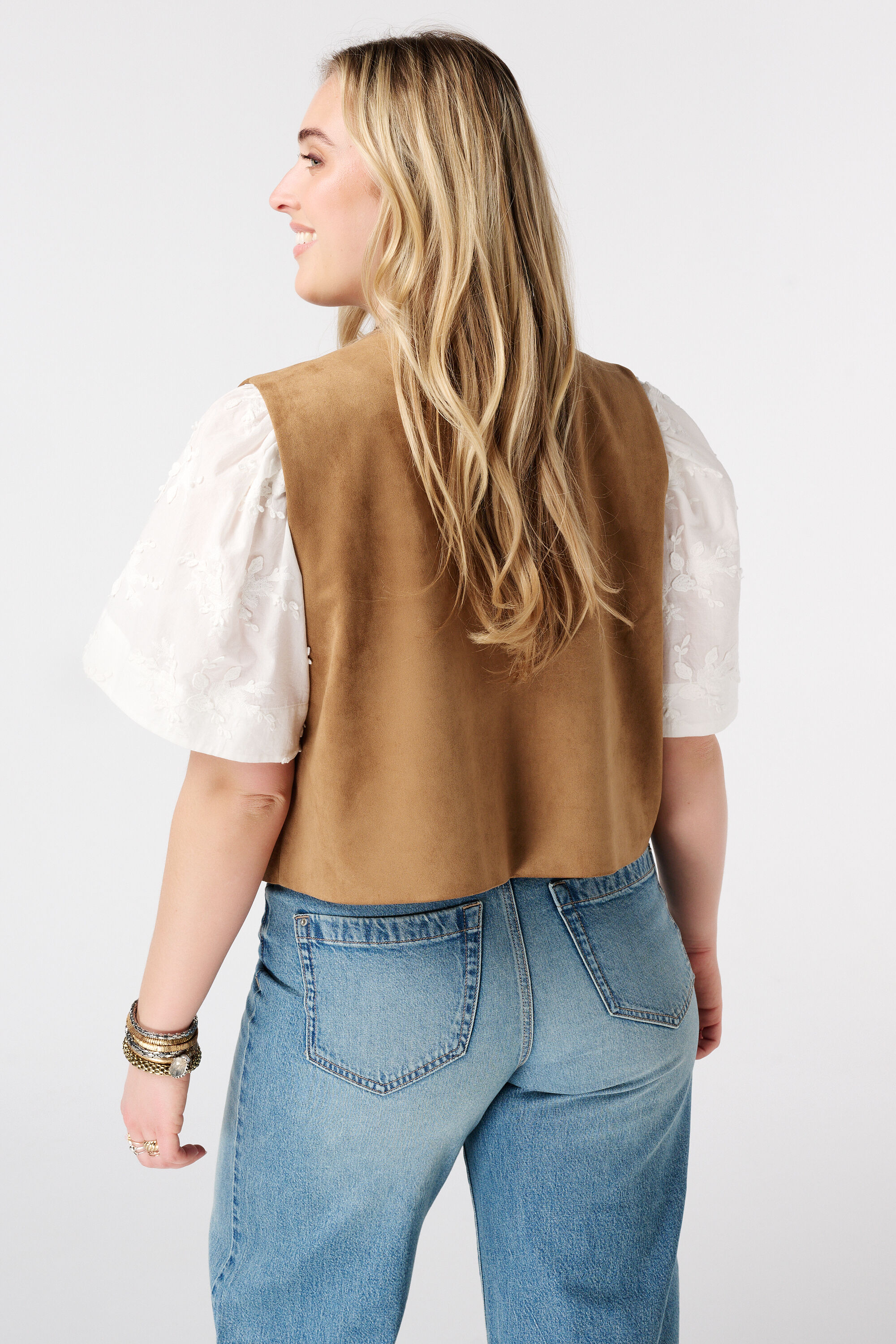 Gilet en su&eacute;dine avec broderie image number 3