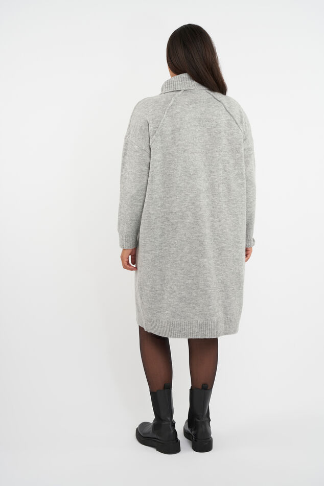 Robe en maille avec col roulé    image number 4