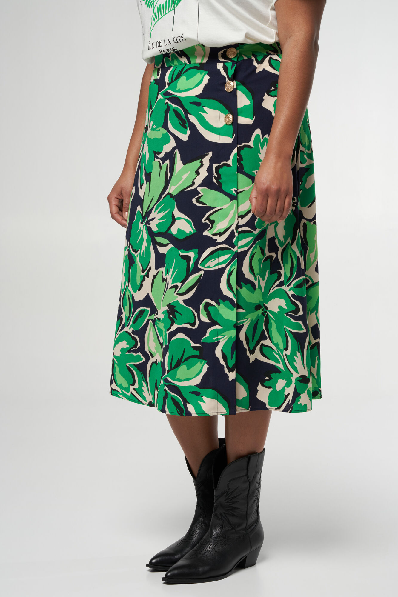 Jupe avec imprim&eacute; et boutons dor&eacute;s image number 5