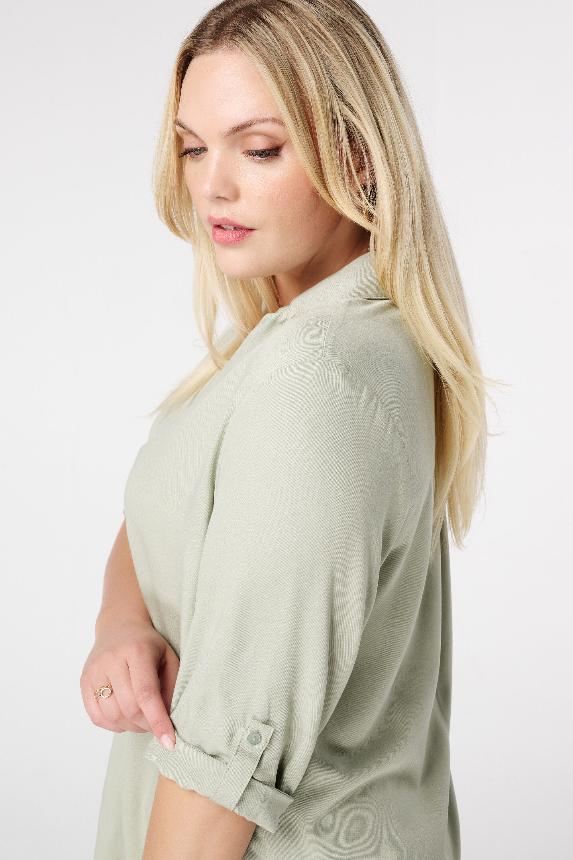 Chemisier &agrave; manches roul&eacute;es image number 4