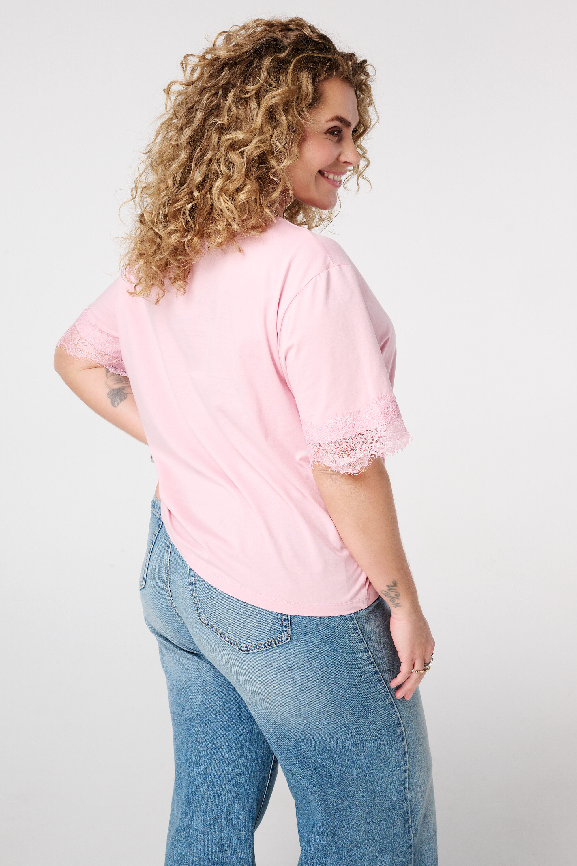 T-shirt avec d&eacute;tails en dentelle image number 3