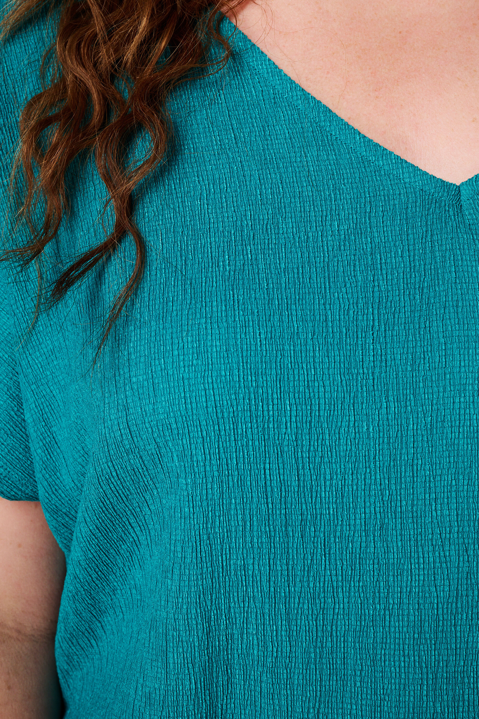 Haut textur&eacute; avec mancherons image number 6