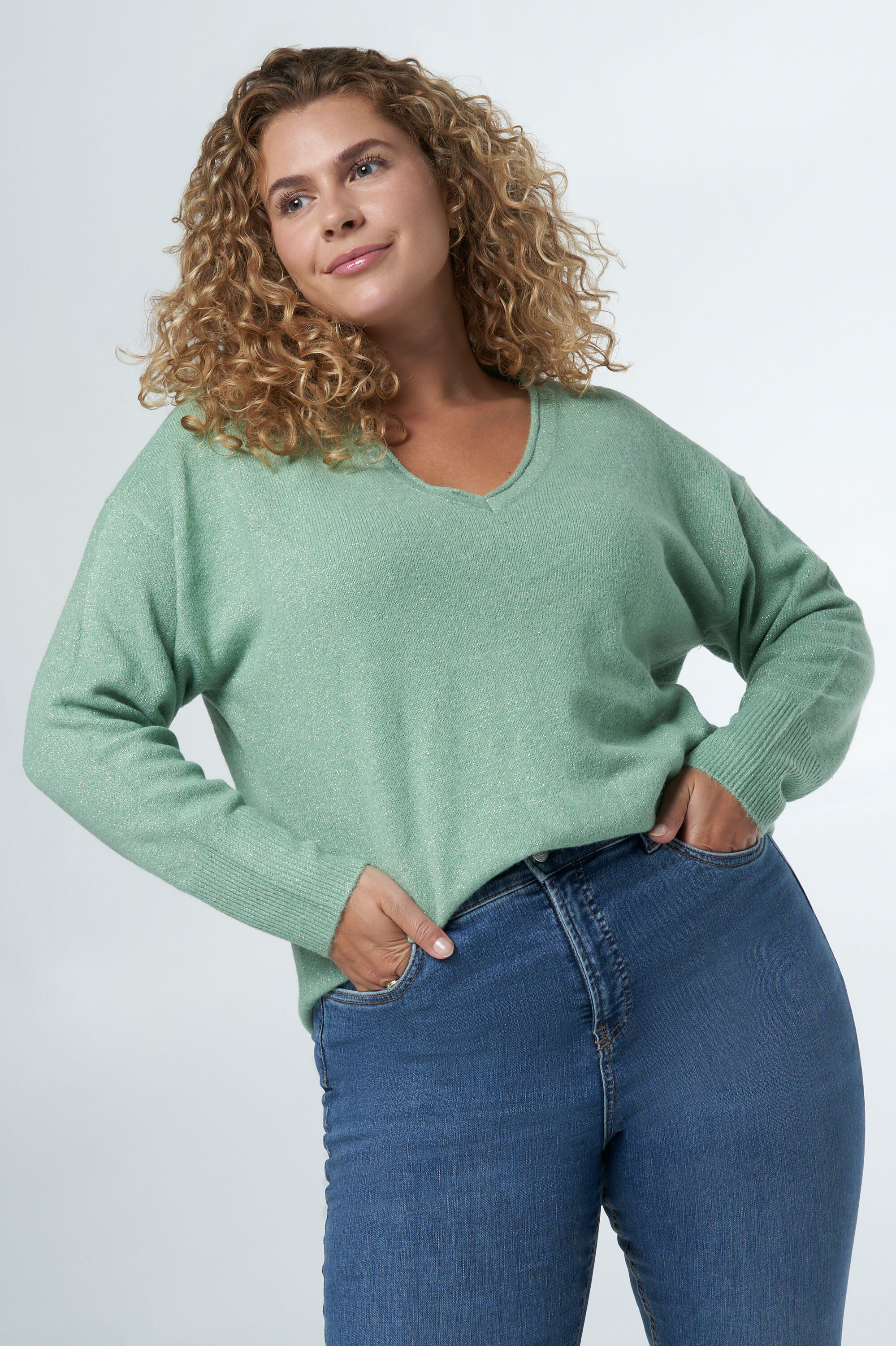 Pull avec d&eacute;tails &agrave; paillettes image number 0