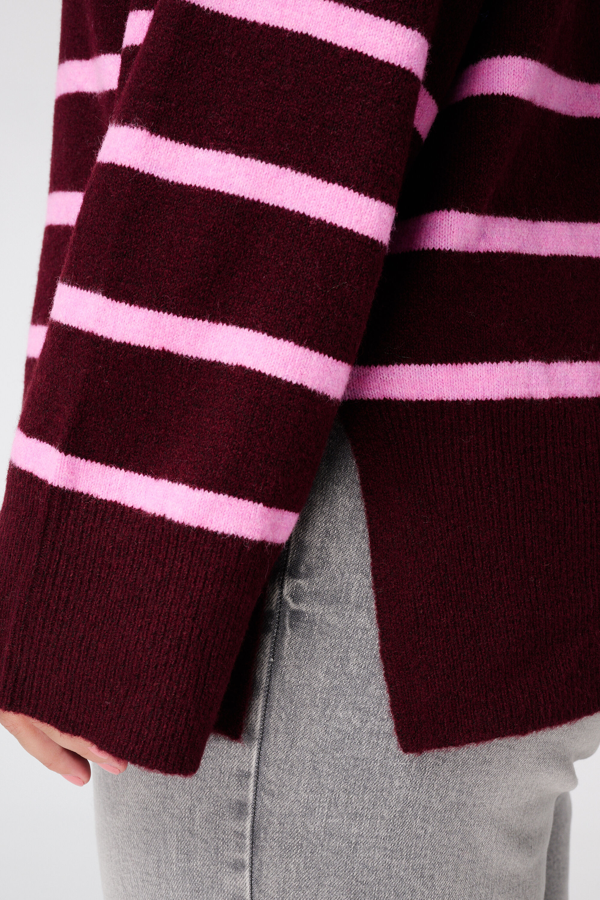 Pull tricot&eacute; &agrave; rayures et fente image number 6