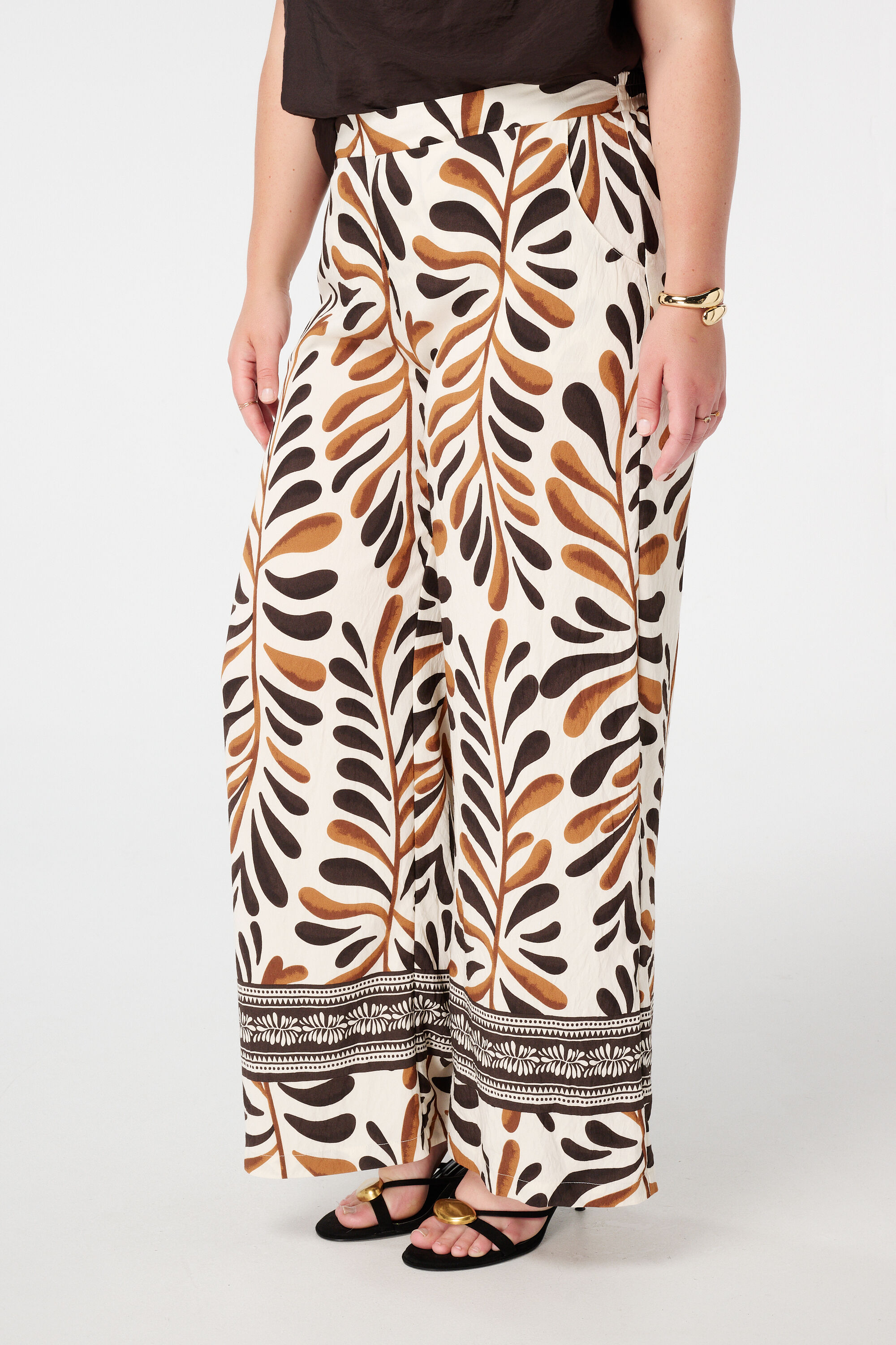 Pantalon &agrave; jambes larges avec imprim&eacute; image number 5