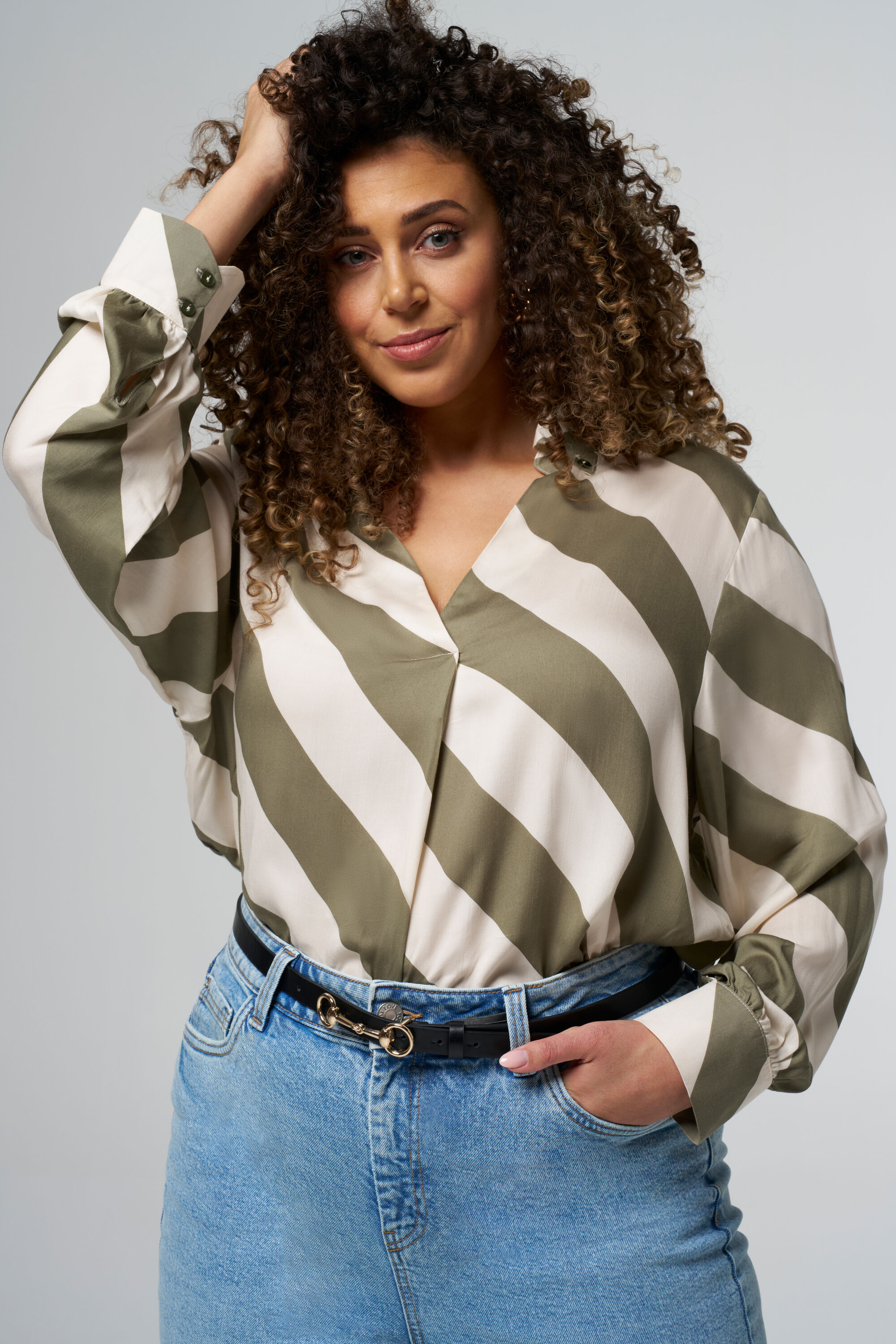 Chemisier avec col en V image number 4