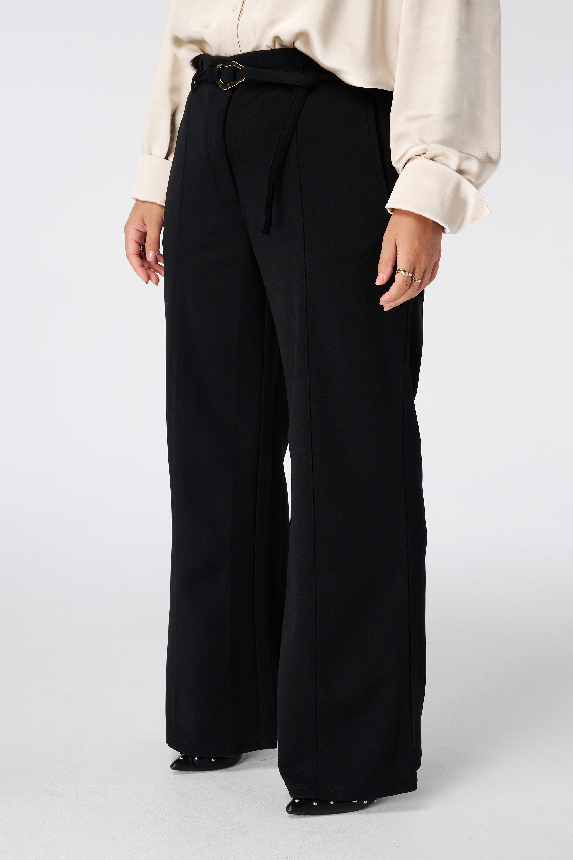 Pantalon droit avec ceinture image number 5