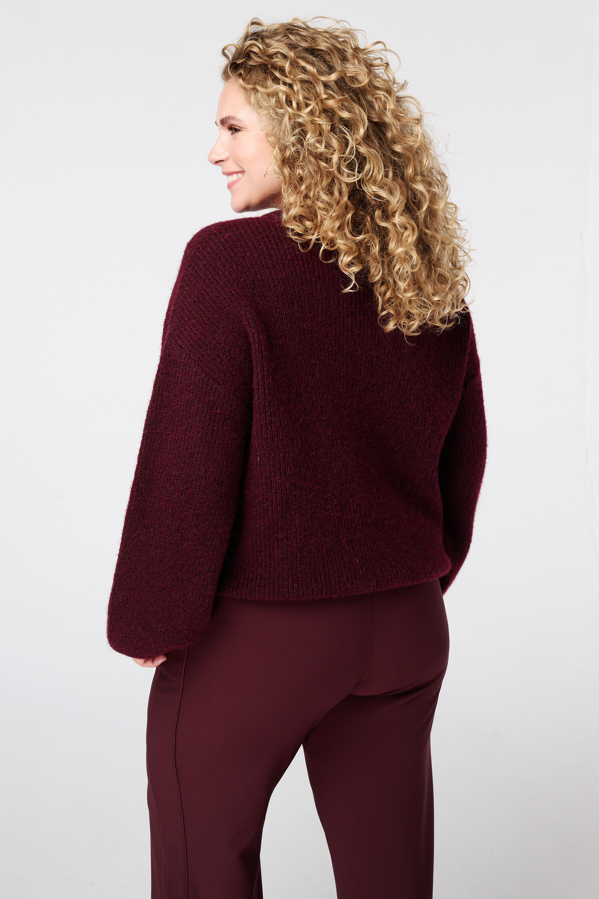 Pull finement tricot&eacute; &agrave; manches ballon image number 3